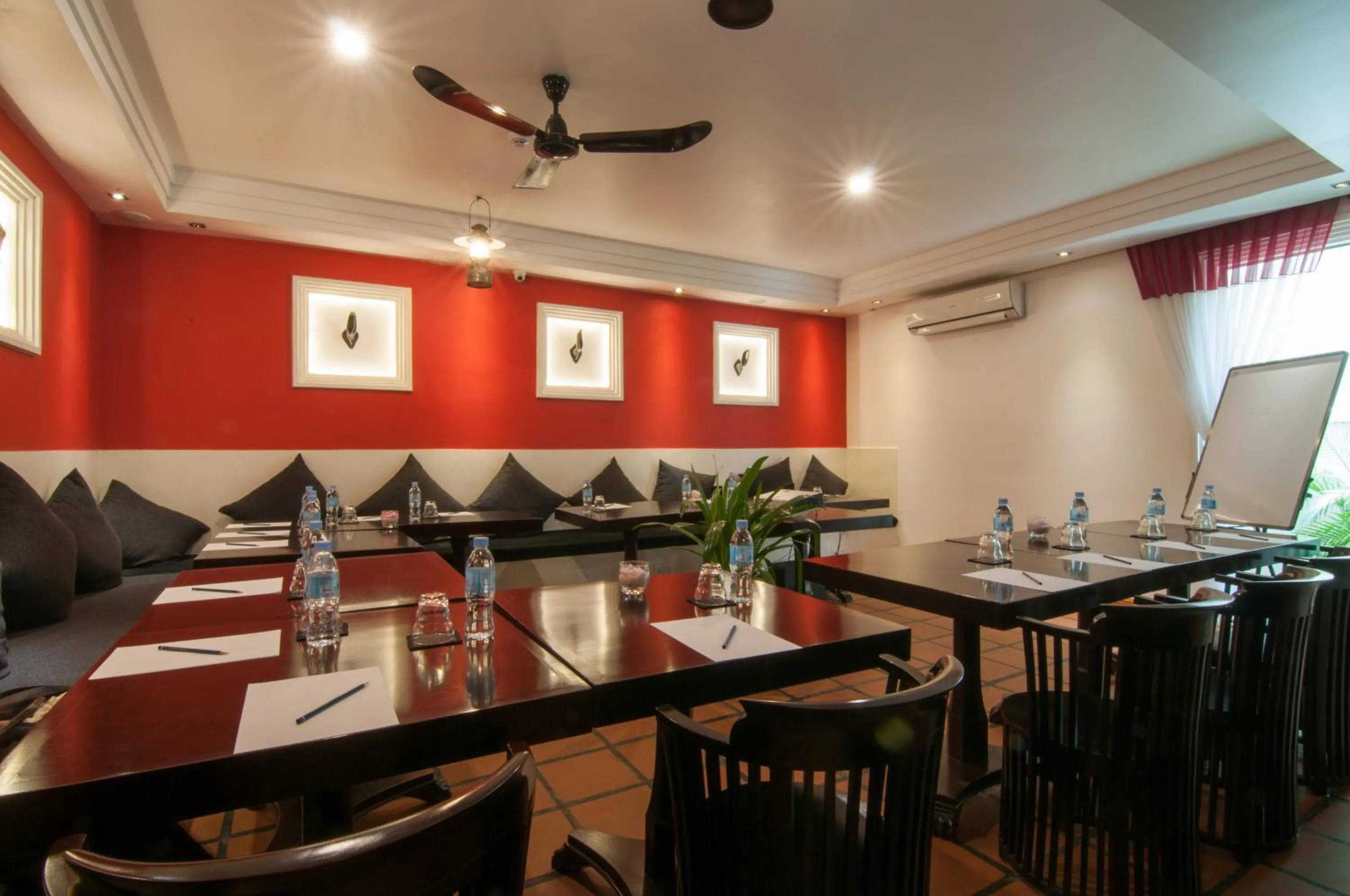 Meeting/conference room in La Rose Suites