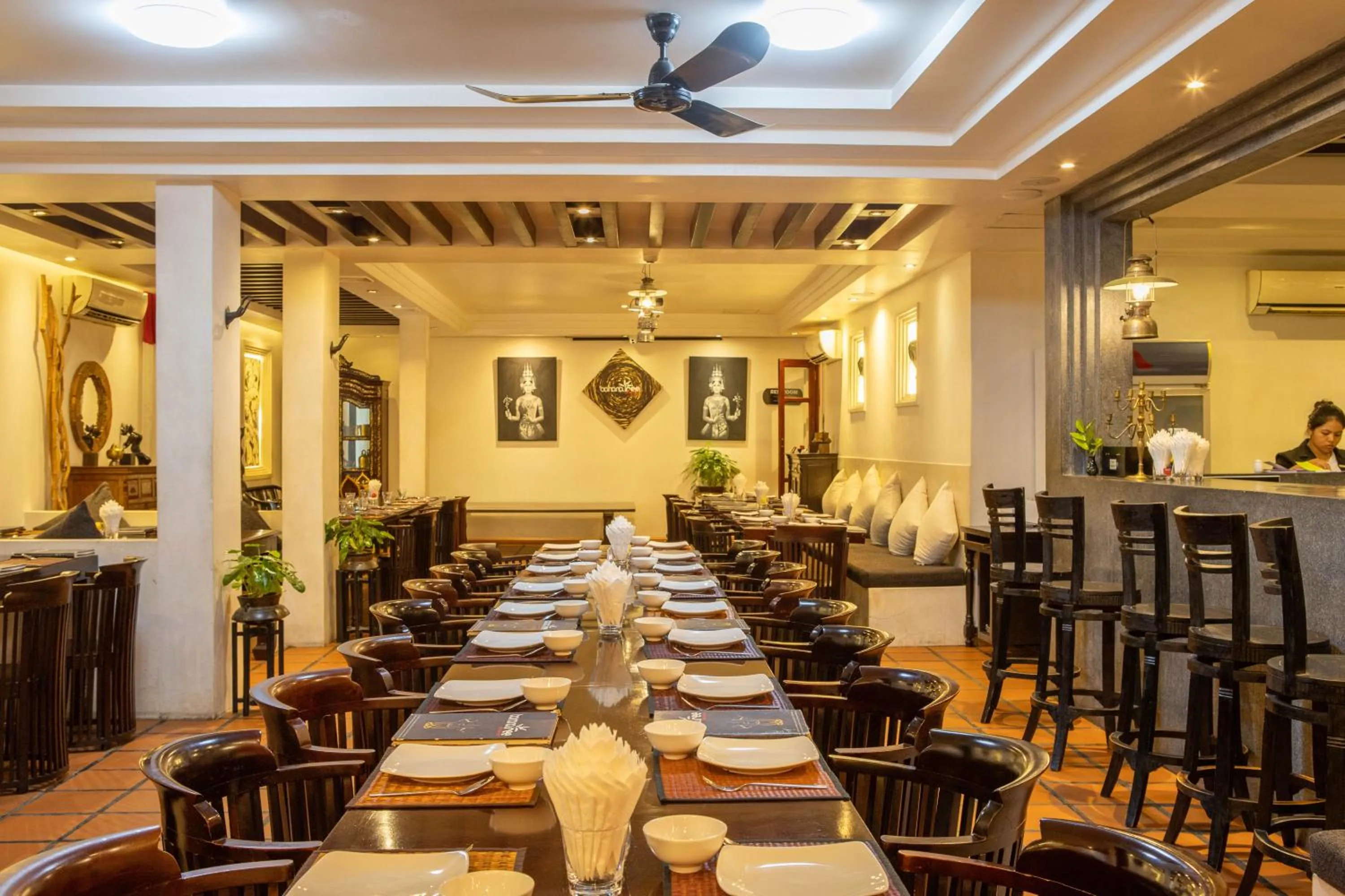 Restaurant/places to eat in La Rose Suites