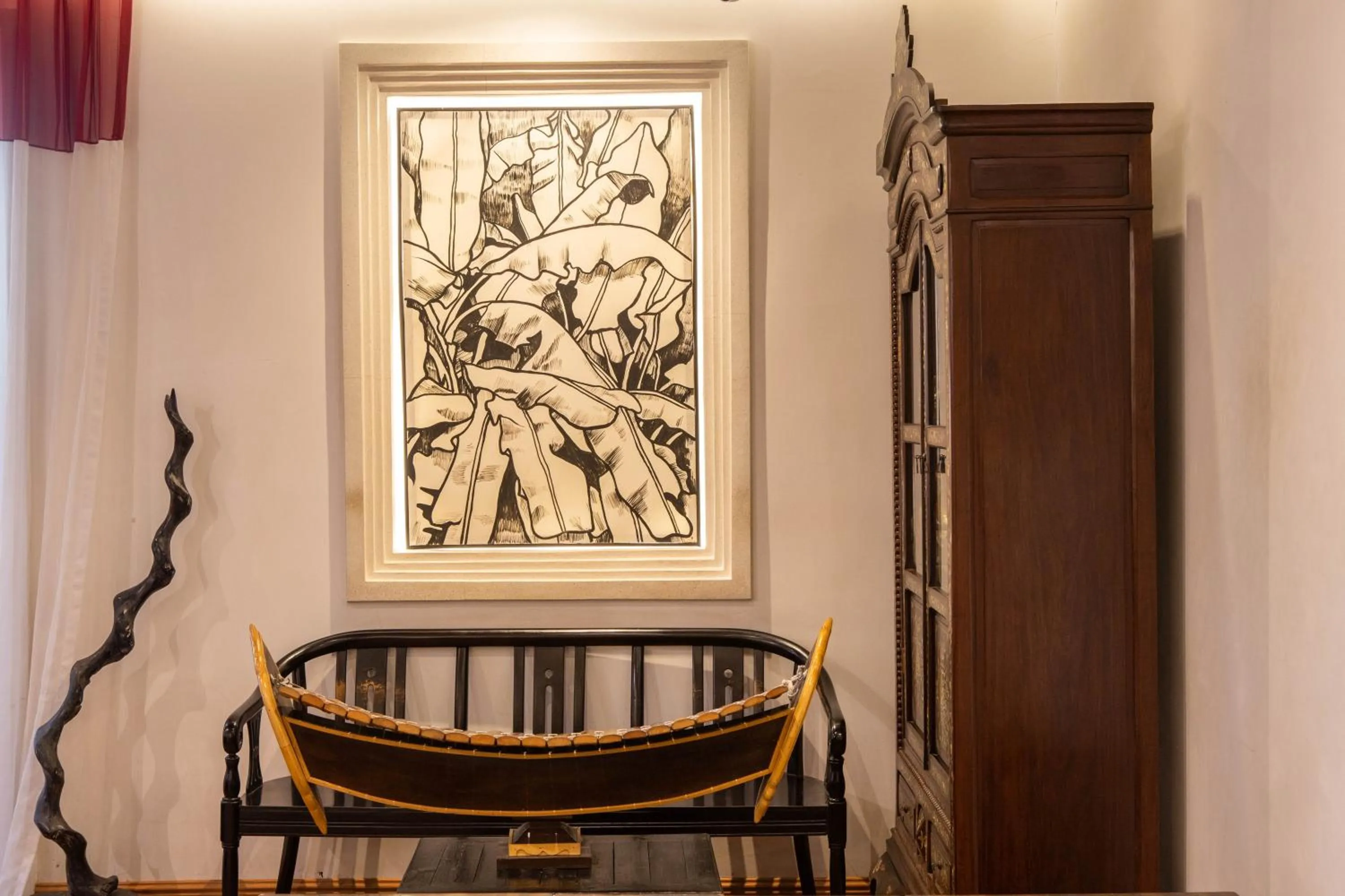 Restaurant/places to eat in La Rose Suites