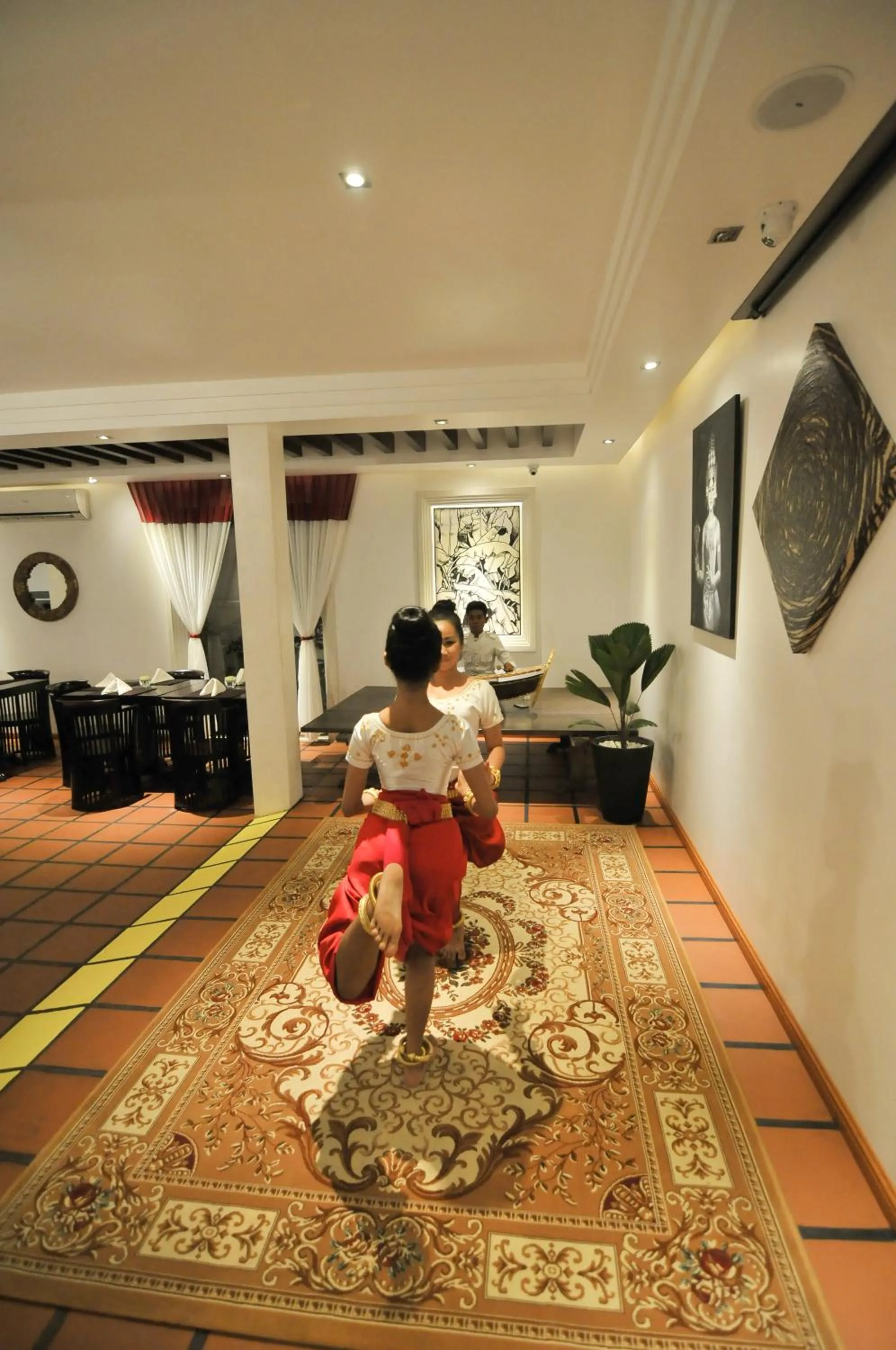 Restaurant/places to eat in La Rose Suites