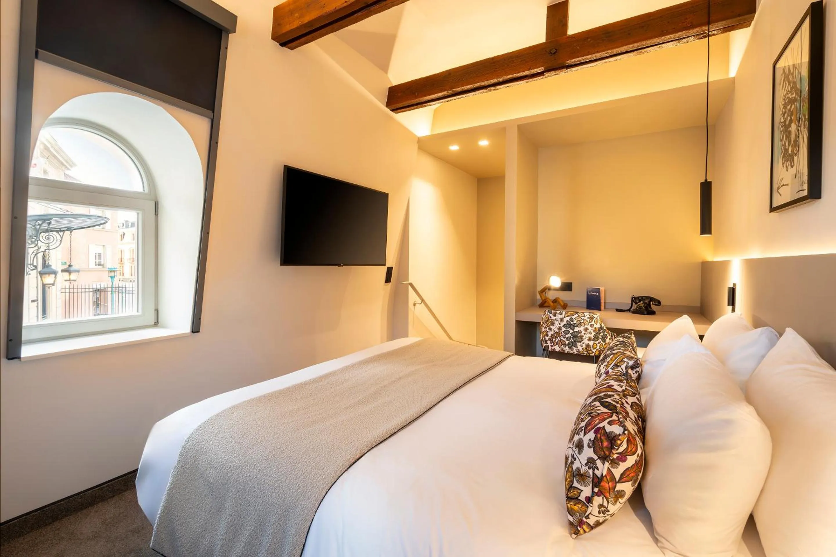 TV and multimedia, Bed in Best Western Premier Le Chapitre Hotel and Spa