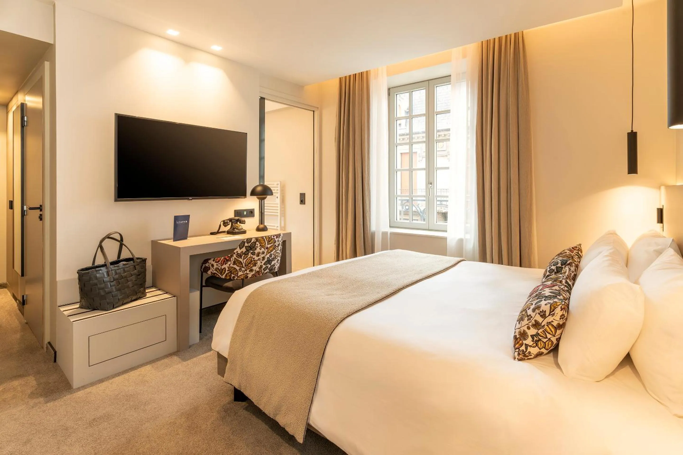 Bed in Best Western Premier Le Chapitre Hotel and Spa