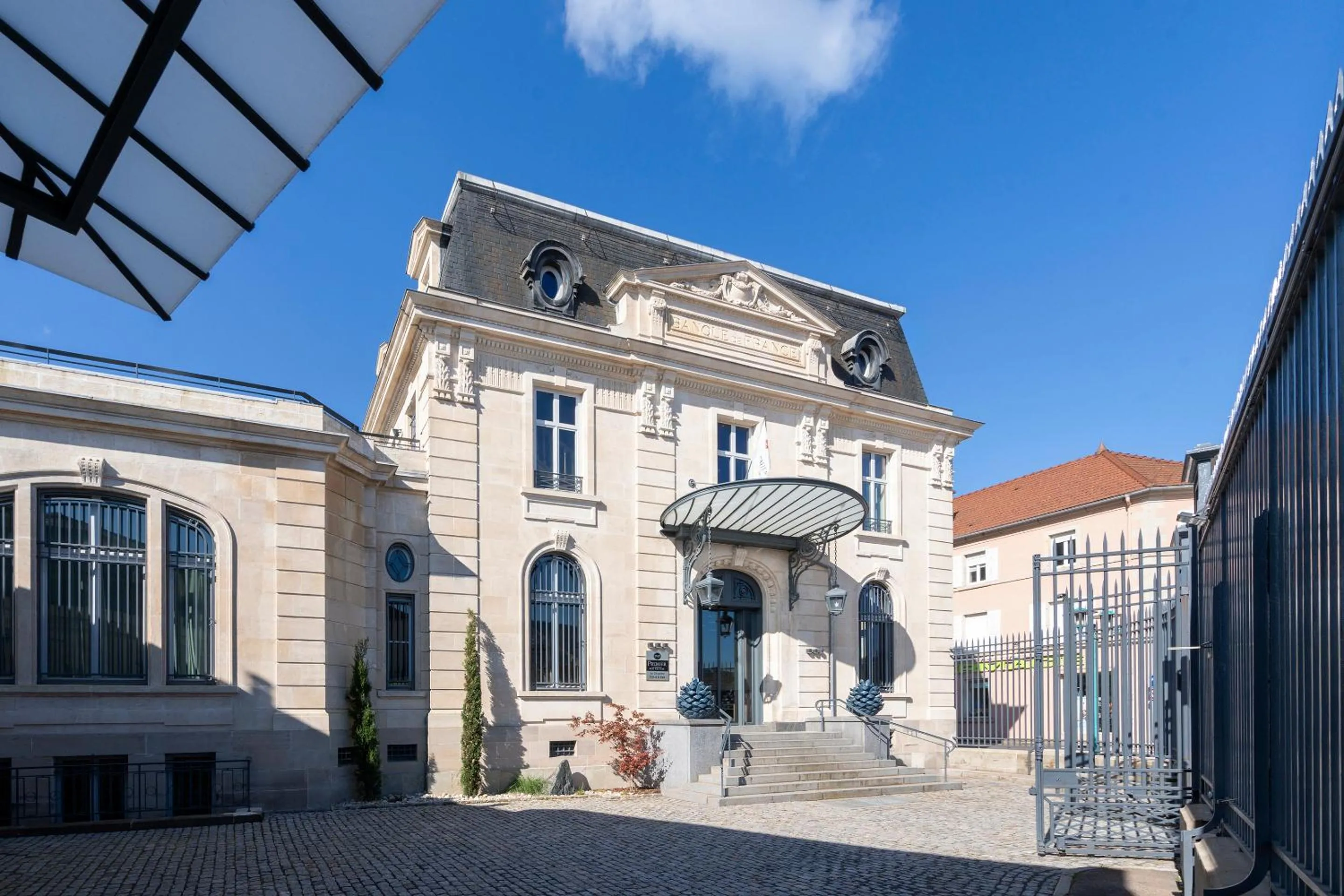 Property building in Best Western Premier Le Chapitre Hotel and Spa