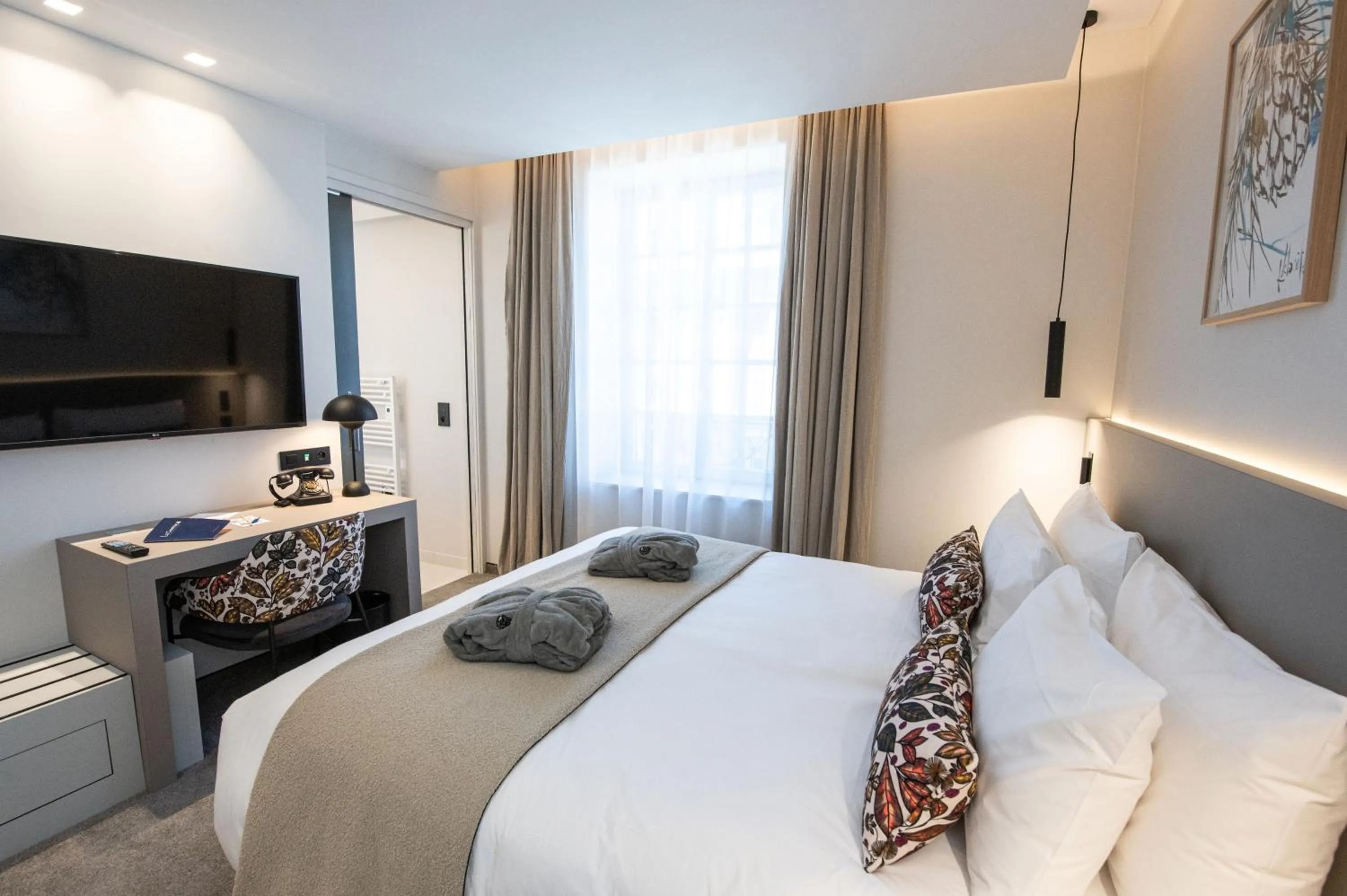 Photo of the whole room, Bed in Best Western Premier Le Chapitre Hotel and Spa