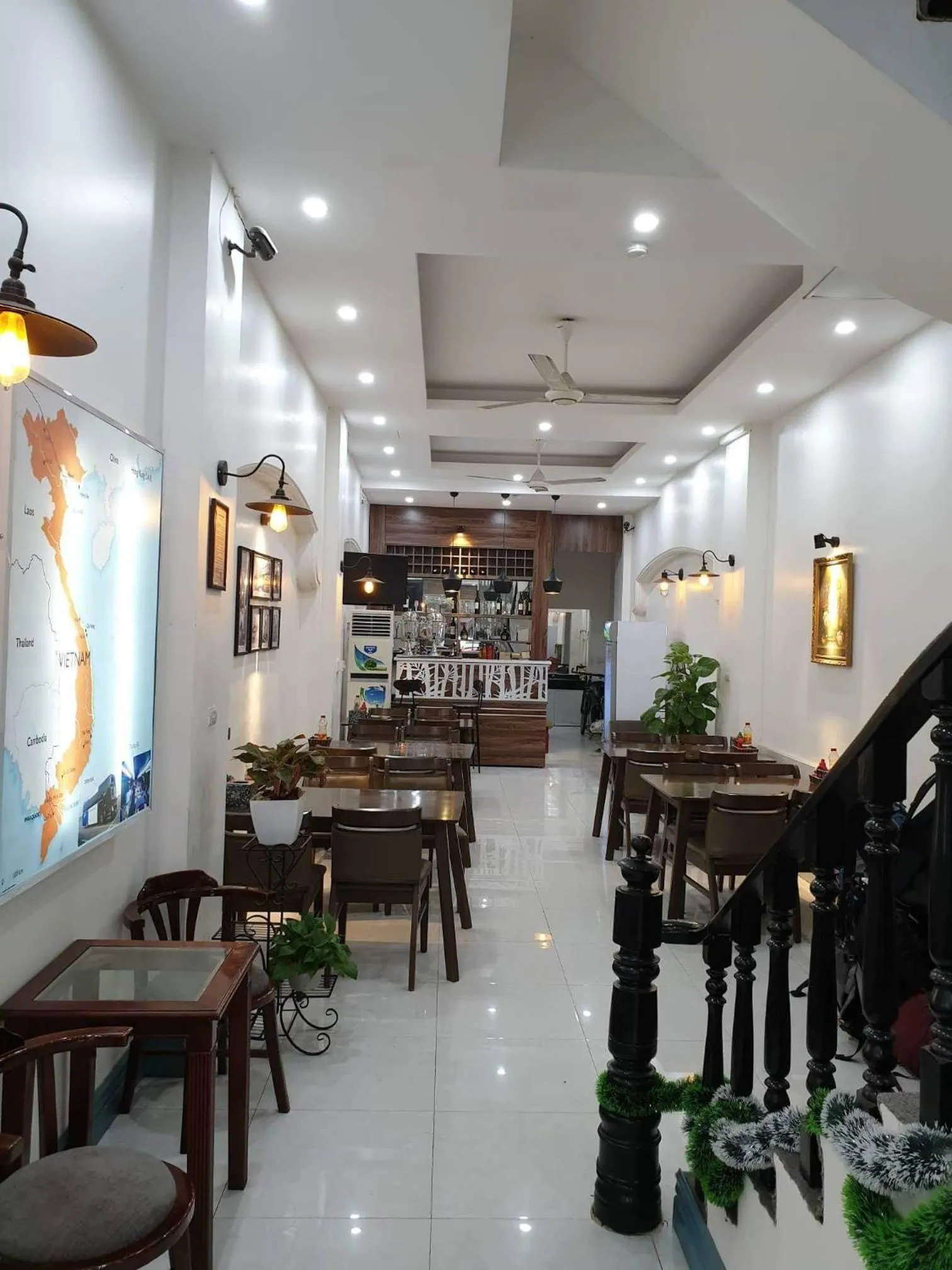 Restaurant/Places to Eat in Hanoi Backpackersuite Hostel