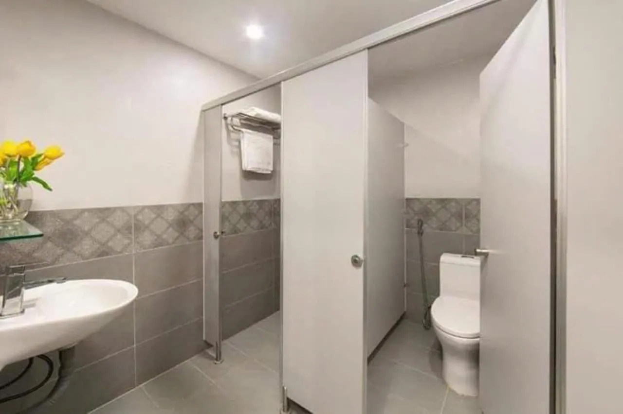 Shower in Hanoi Eastern Gate Hostel & Spa