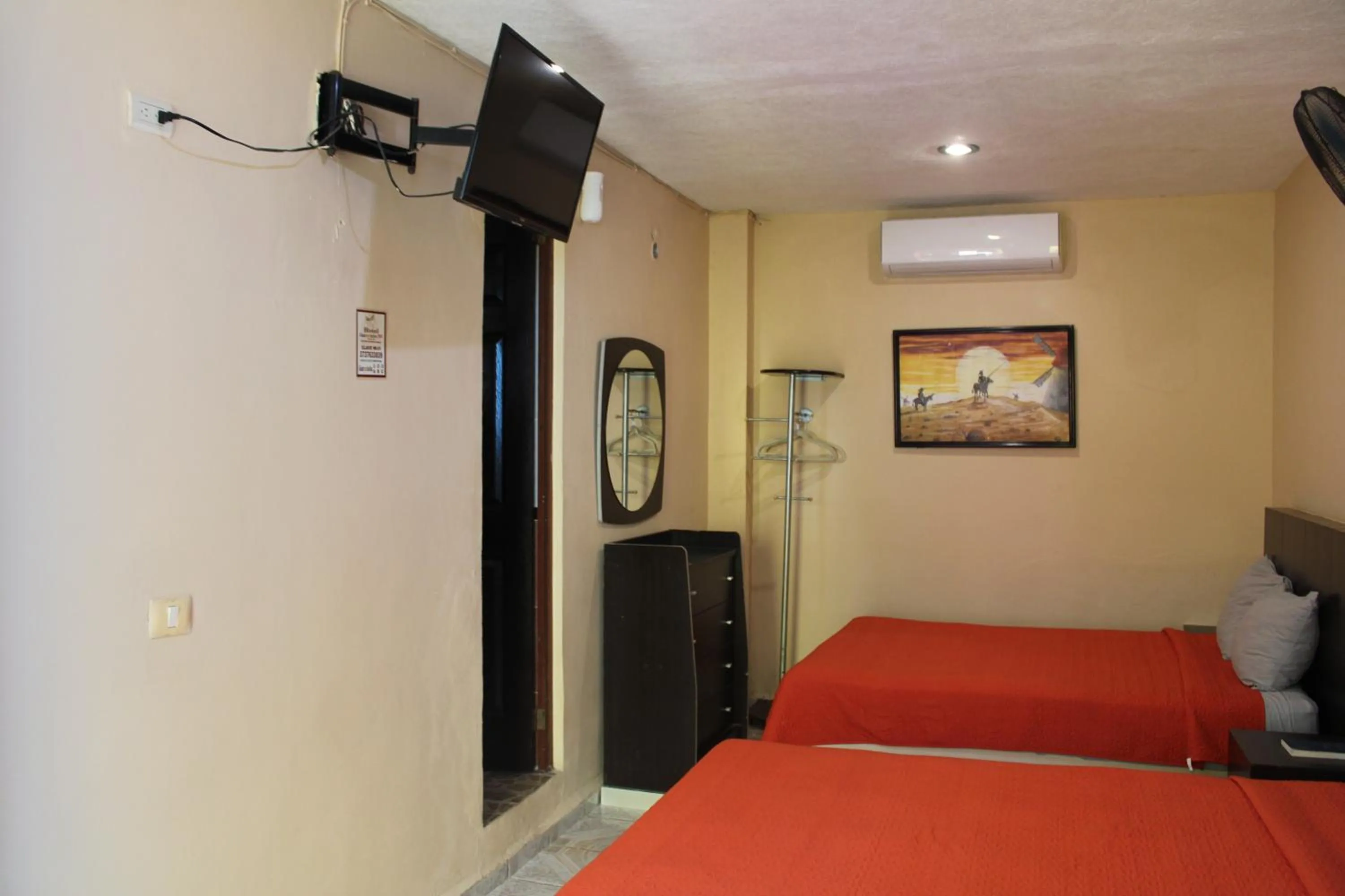 Bed in Hotel Guaranducha Inn