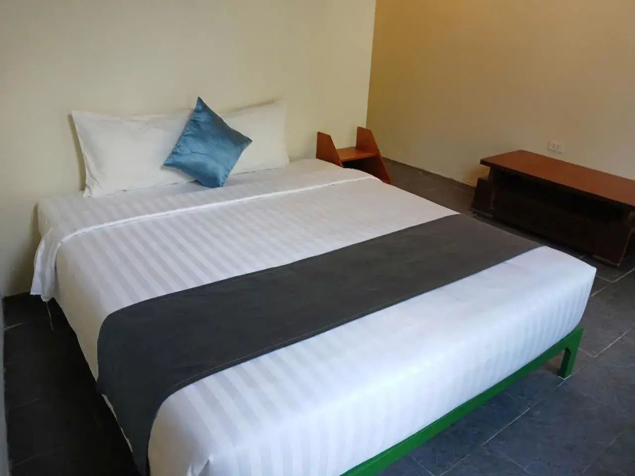 Still House Deluxe Double/Twin with Mountain & Garden View - single occupancy in Catba Papillon Garden Bungalows & Resort Still House Deluxe Double/Twin with Mountain & Garden View - single occupancy in Catba Papillon Garden Bungalows & Resort