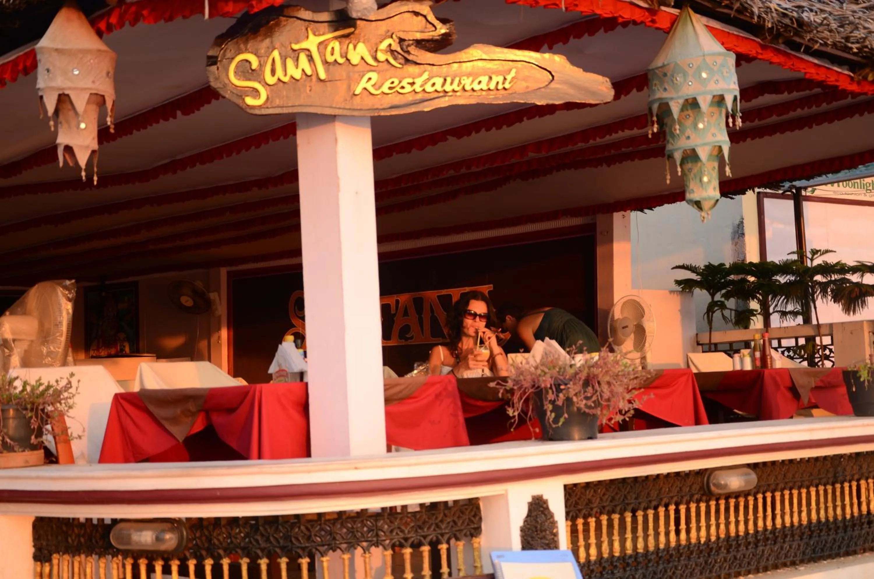 Restaurant/places to eat in Hotel Sea View Palace - the beach hotel