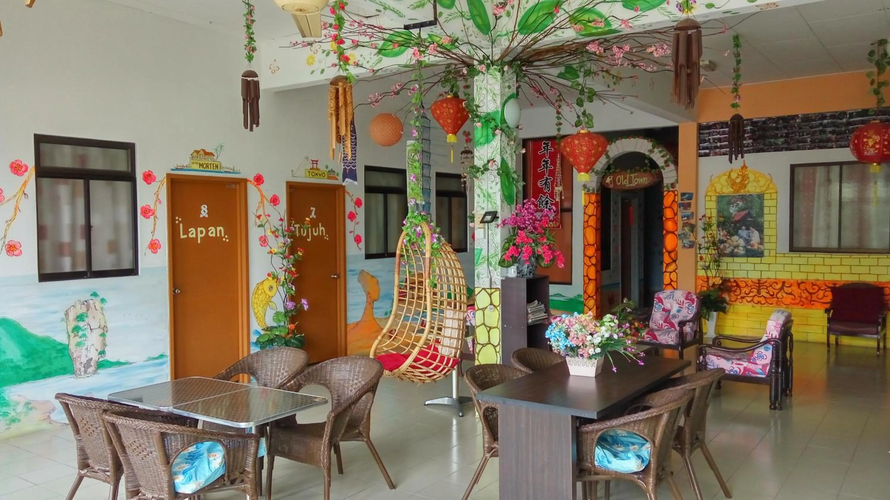 Lounge or bar in Old Town Guest House