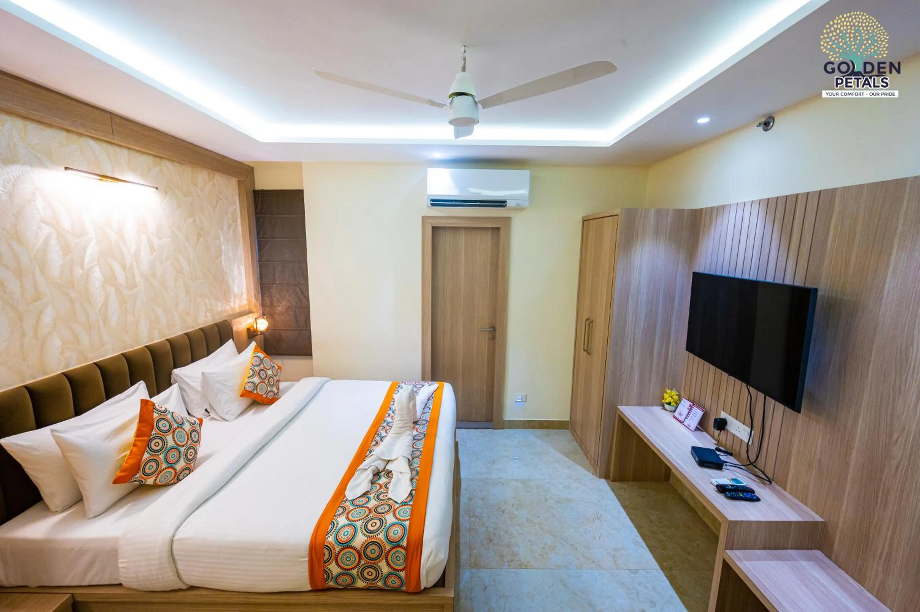 Bed in Hotel Golden Petals