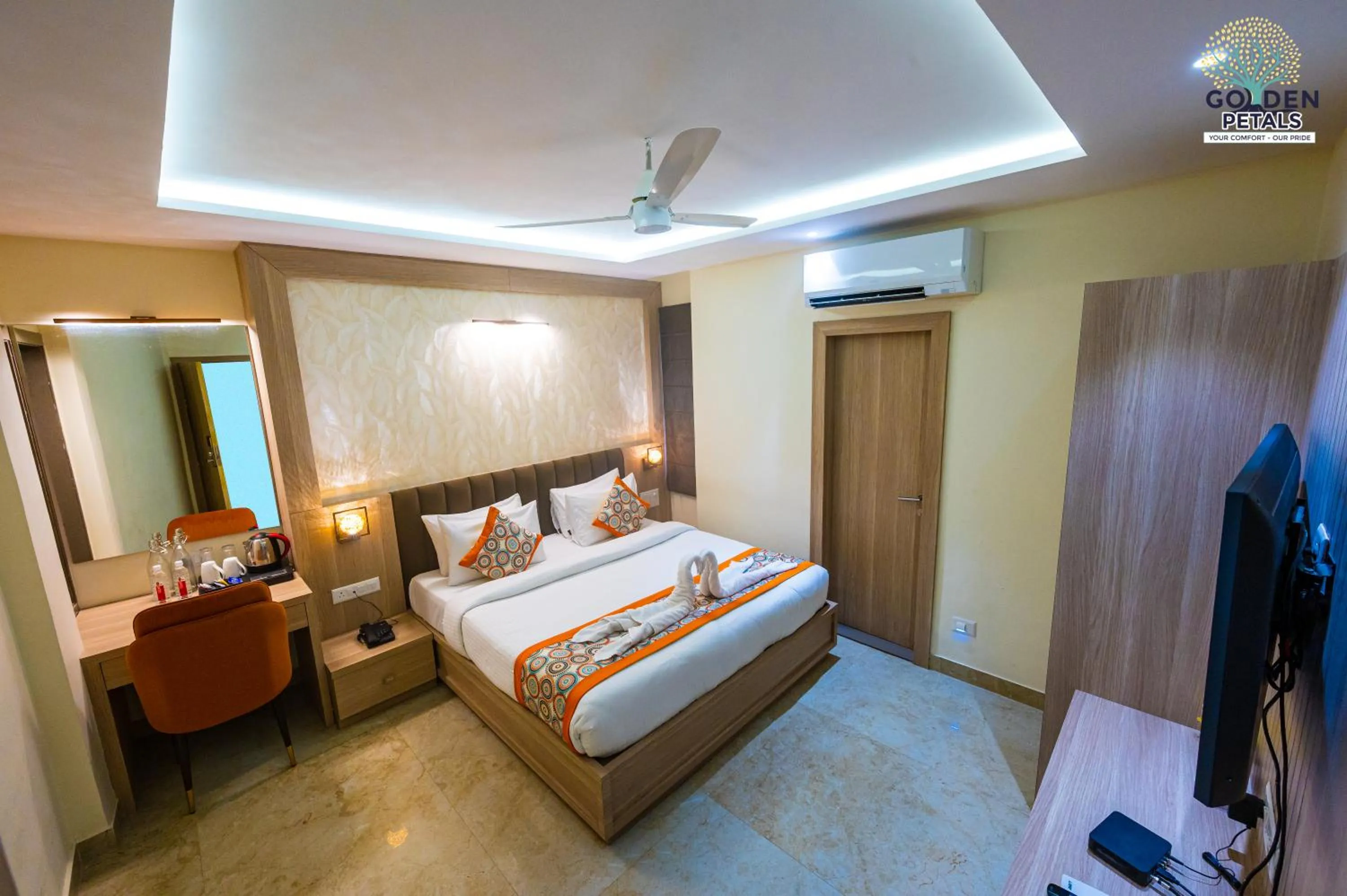 Bed in Hotel Golden Petals