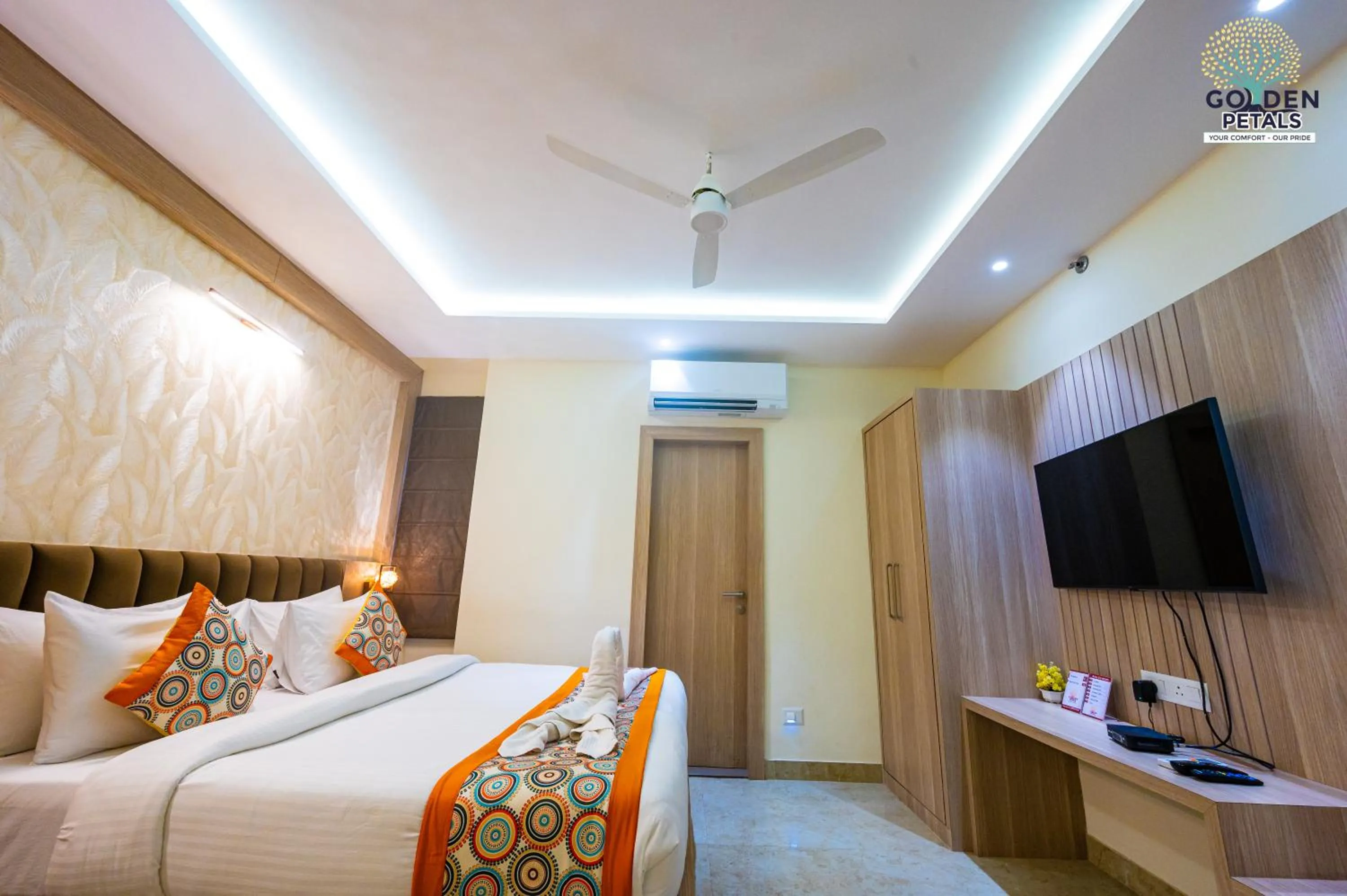 Bed in Hotel Golden Petals