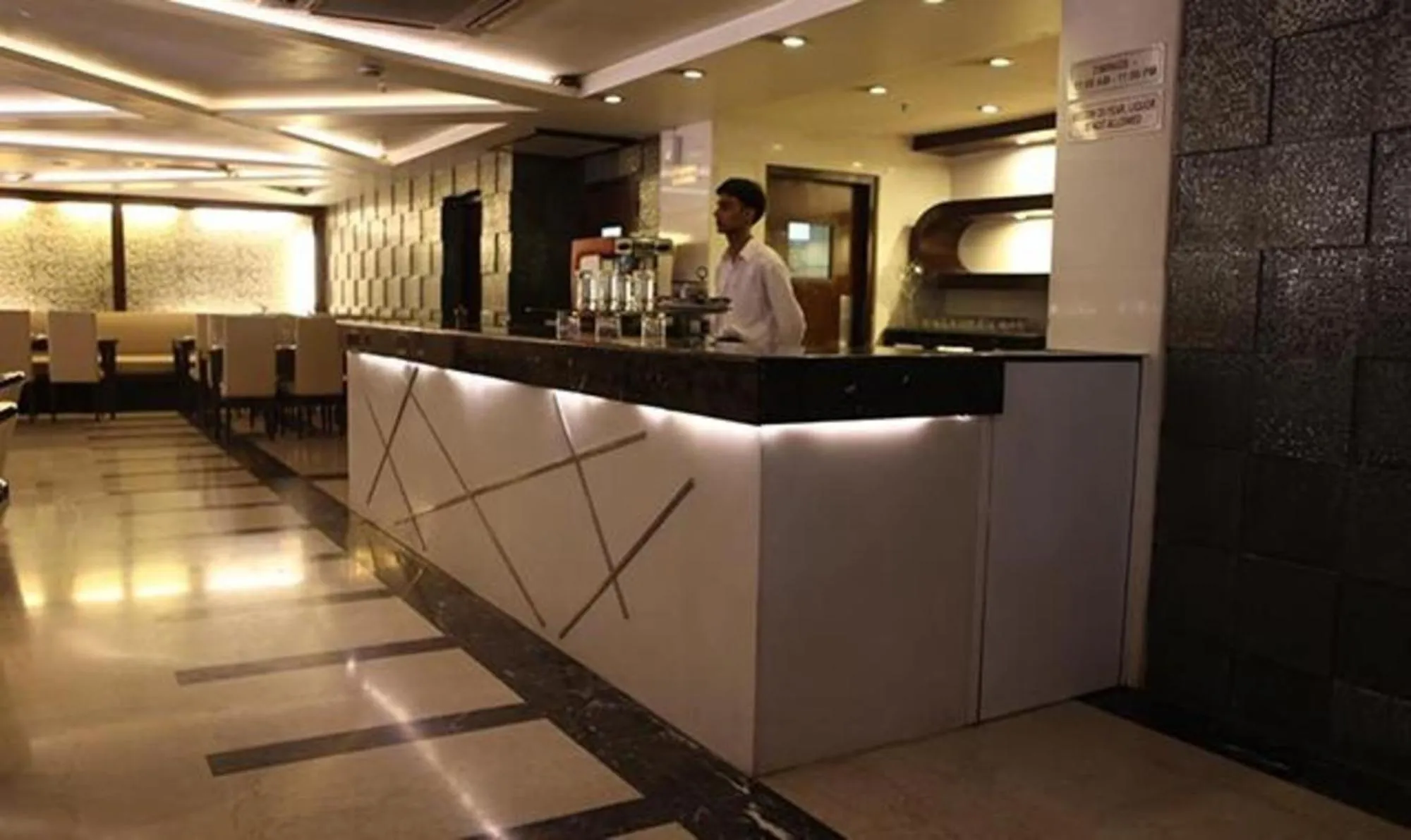 Lobby or reception in Super Townhouse OAK Hotel B City Mark