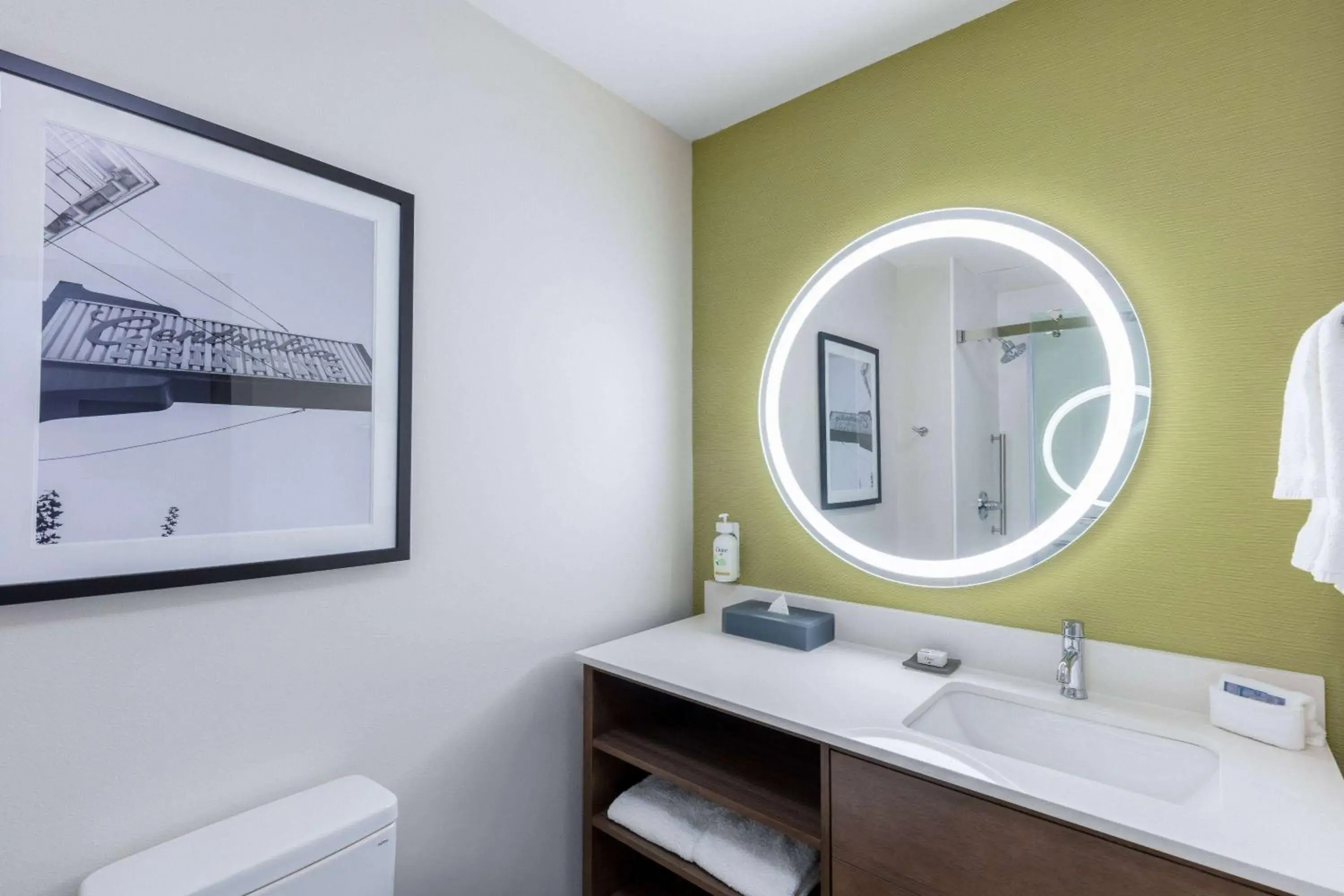 King Suite with Kitchenette - Non-Smoking in La Quinta Inn & Suites by Wyndham Centralia King Suite with Kitchenette - Non-Smoking in La Quinta Inn & Suites by Wyndham Centralia