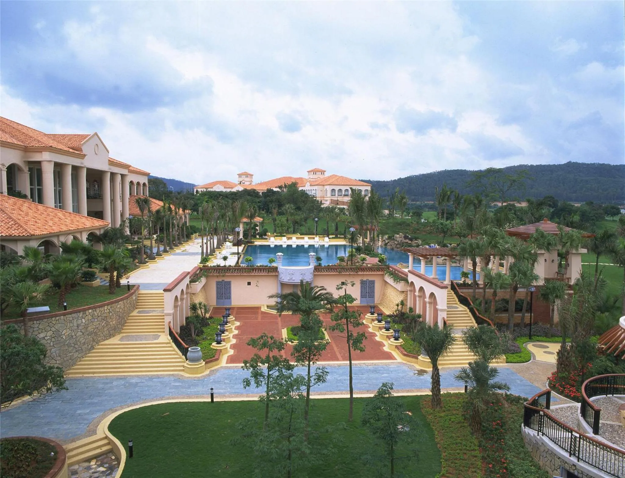 Property building in Hillview Golf Resort Dongguan