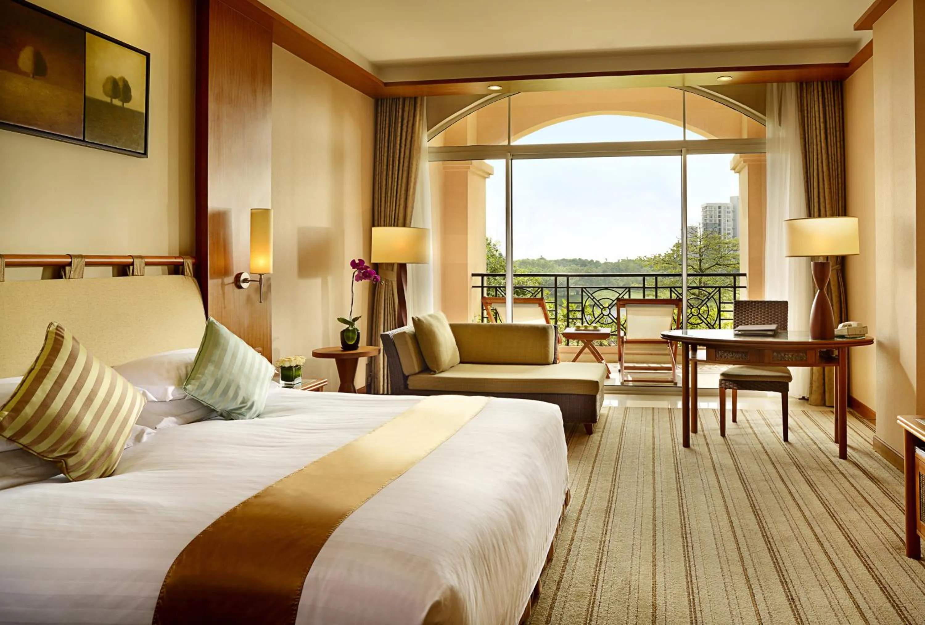 Photo of the whole room, Bed in Hillview Golf Resort Dongguan