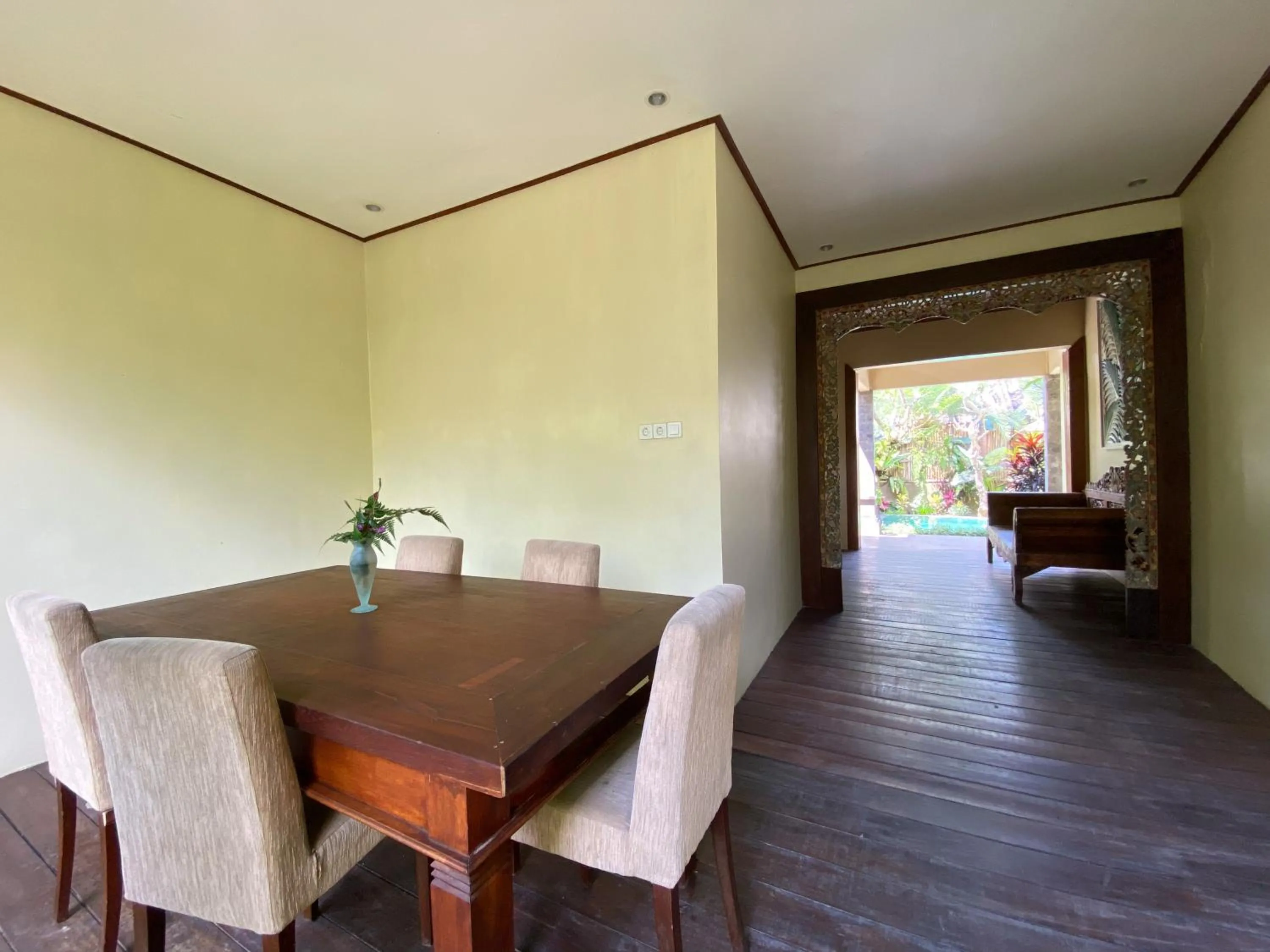 Living room in Uma Linggah Resort by Puri Signatures