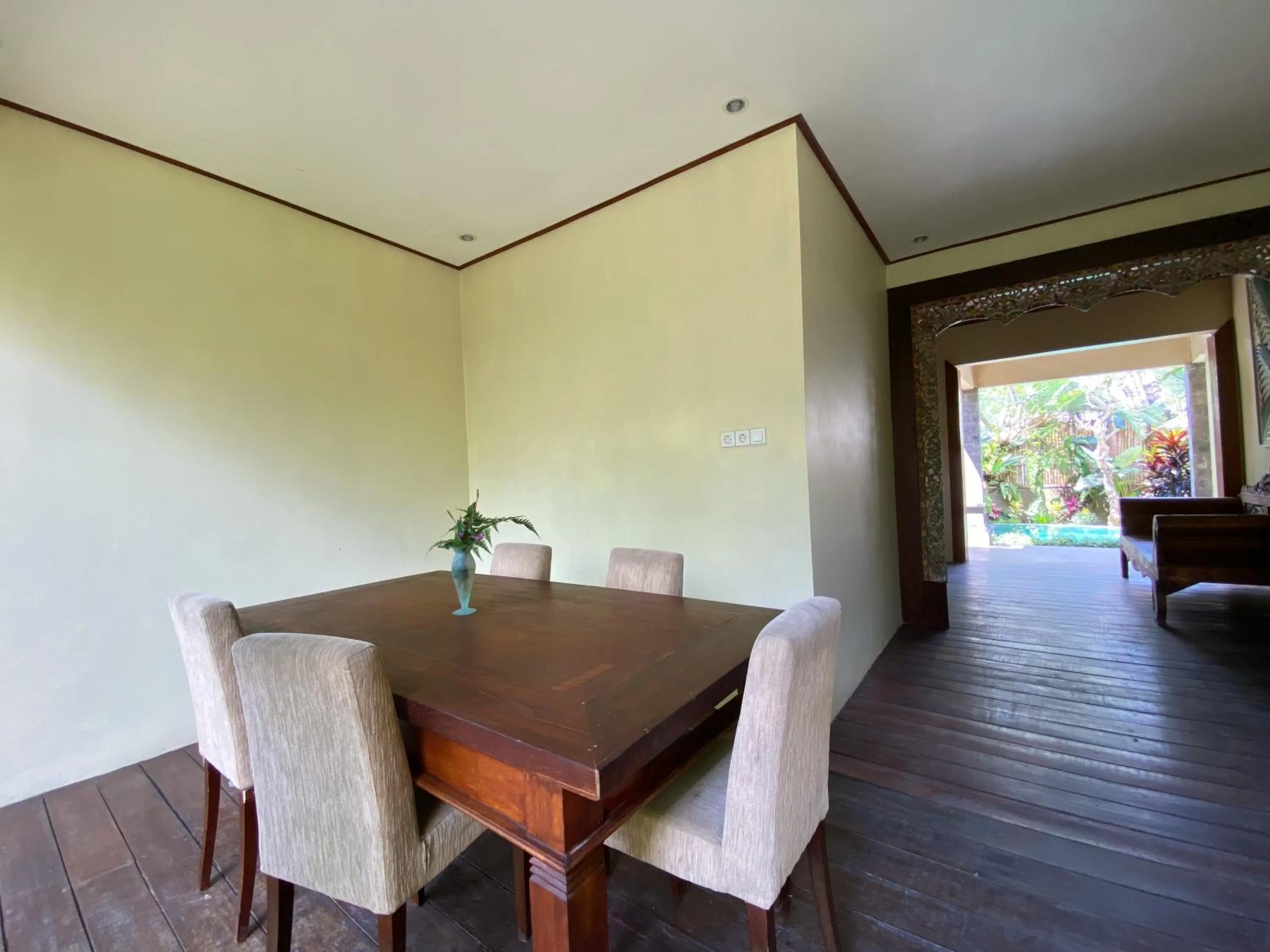 Living room in Uma Linggah Resort by Puri Signatures