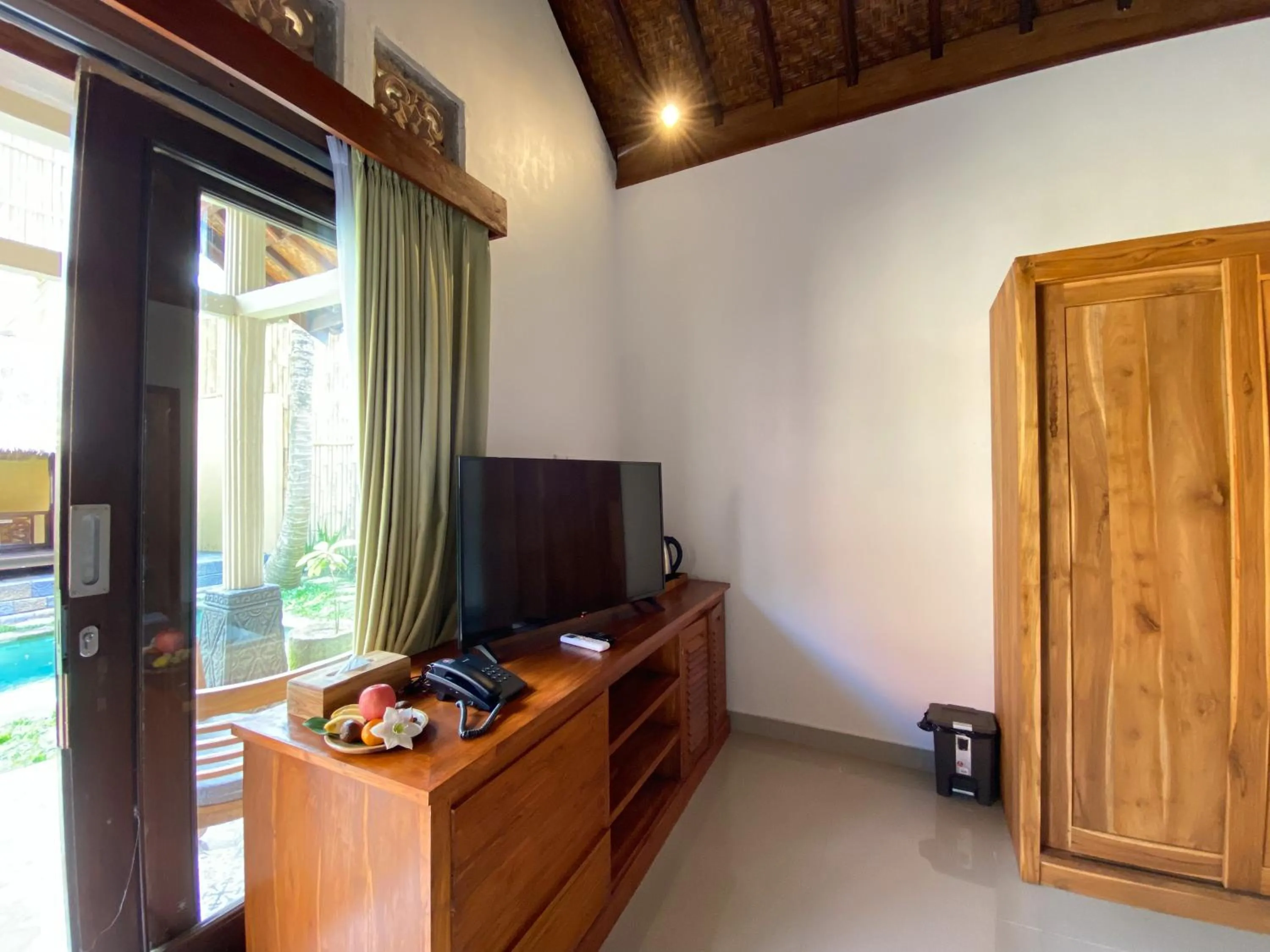TV and multimedia in Uma Linggah Resort by Puri Signatures