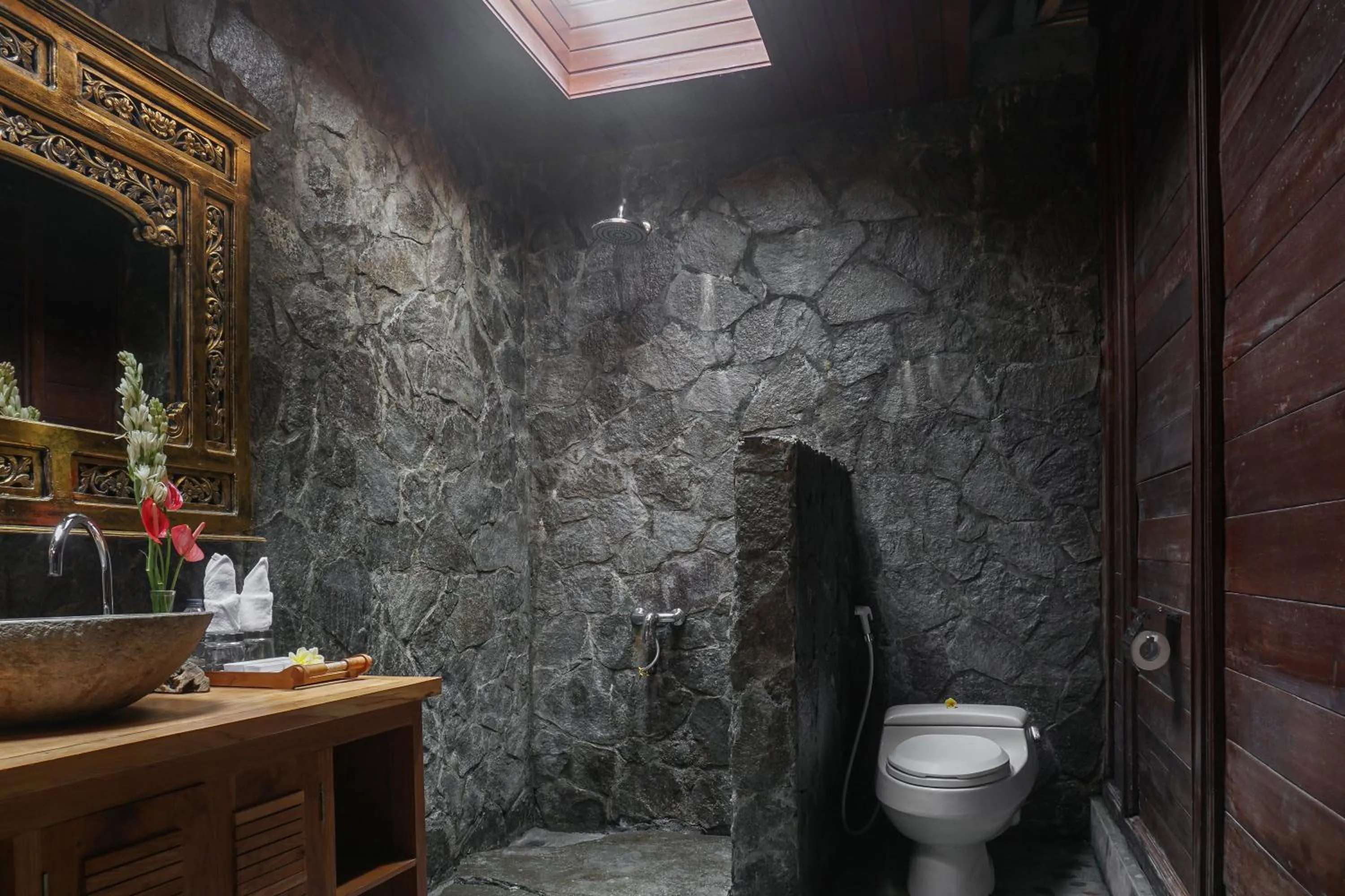 Toilet in Uma Linggah Resort by Puri Signatures