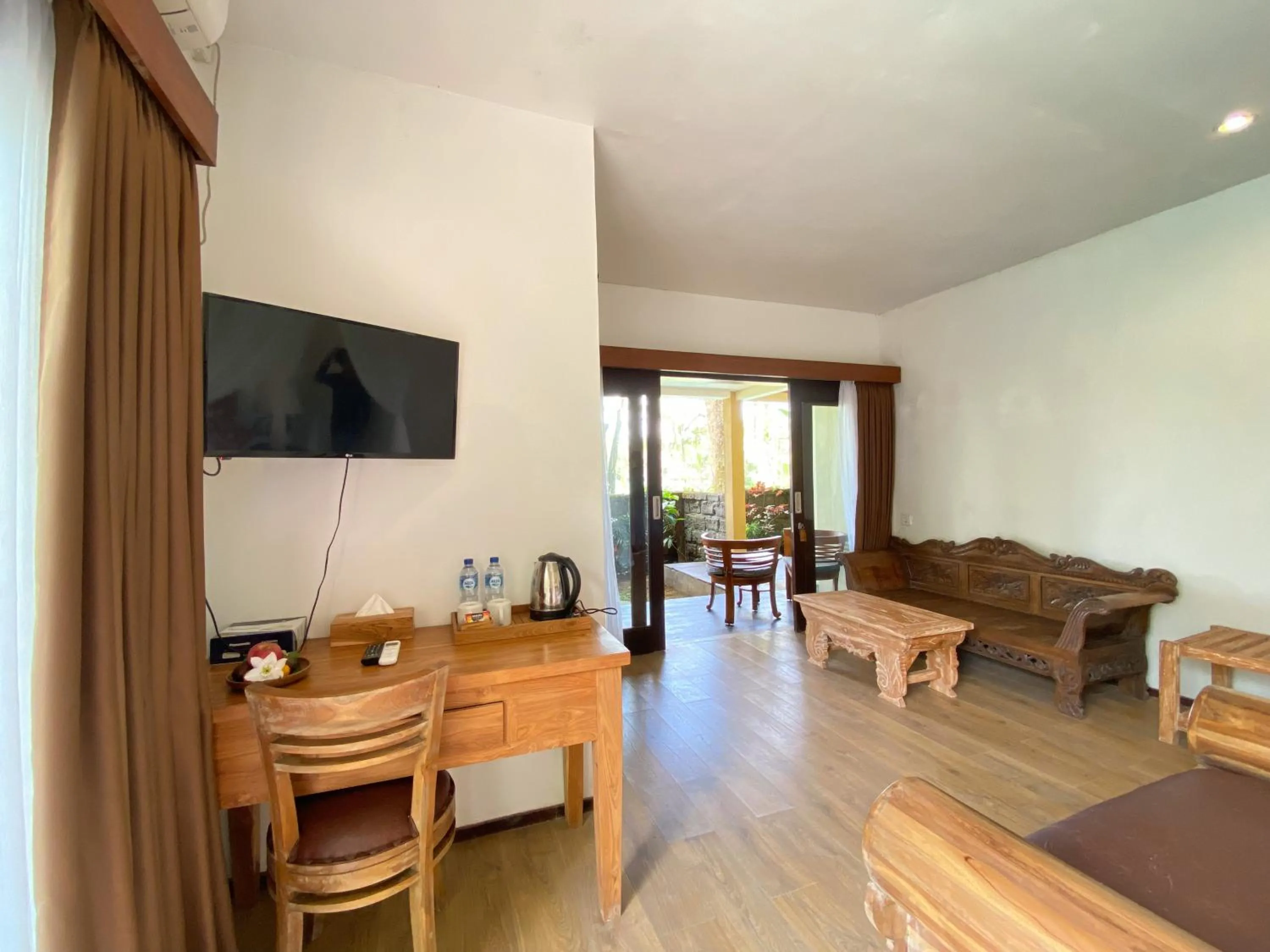 Communal lounge/ TV room in Uma Linggah Resort by Puri Signatures