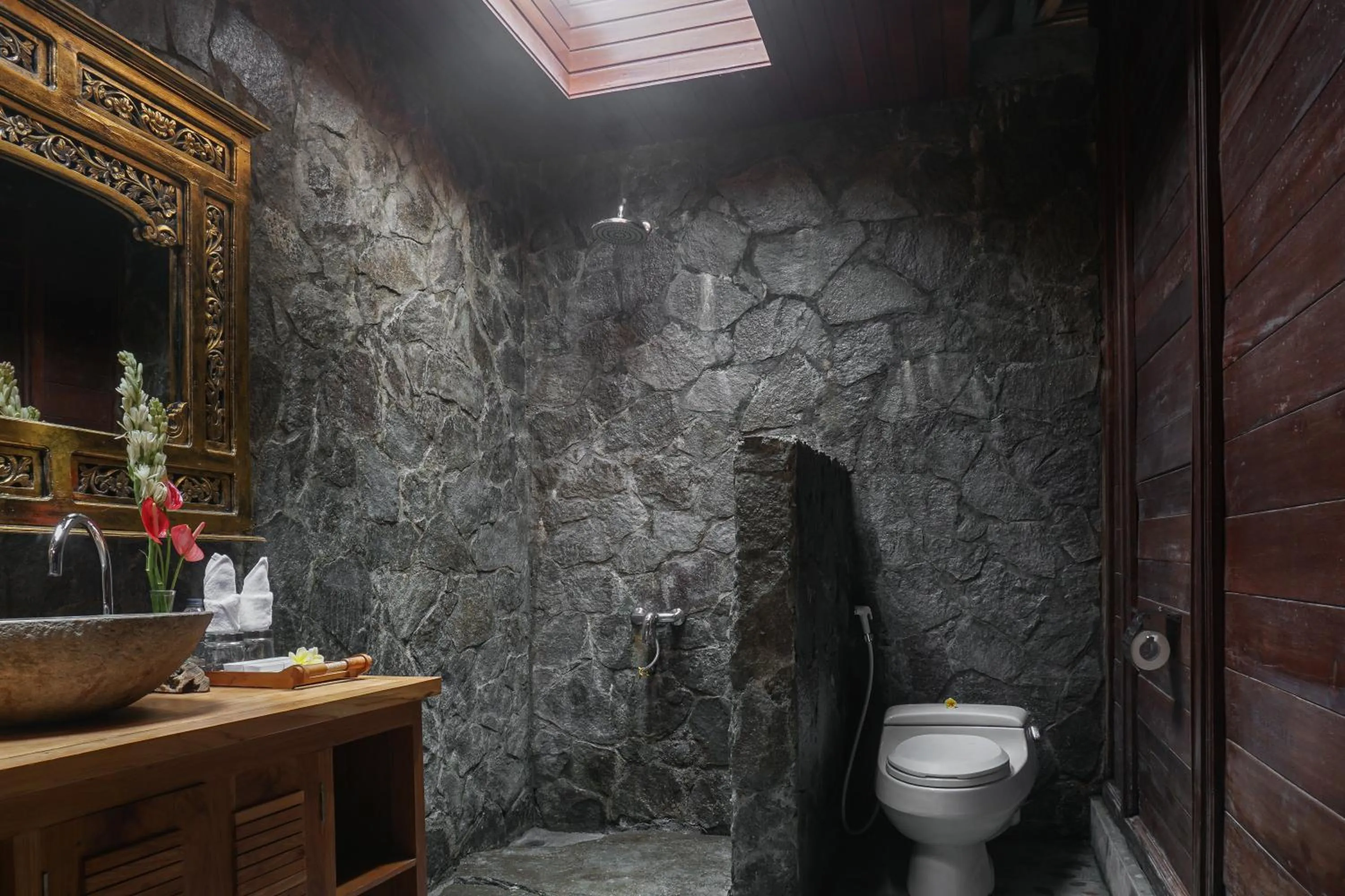 Toilet in Uma Linggah Resort by Puri Signatures