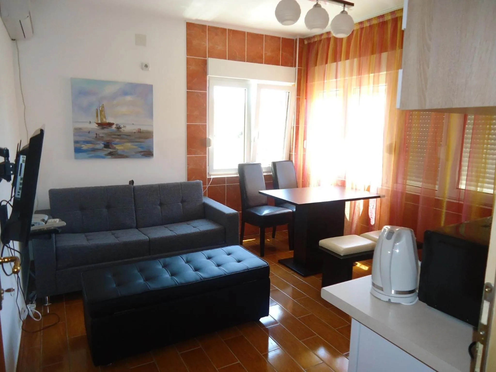 Decorative detail in Lazar Apartments