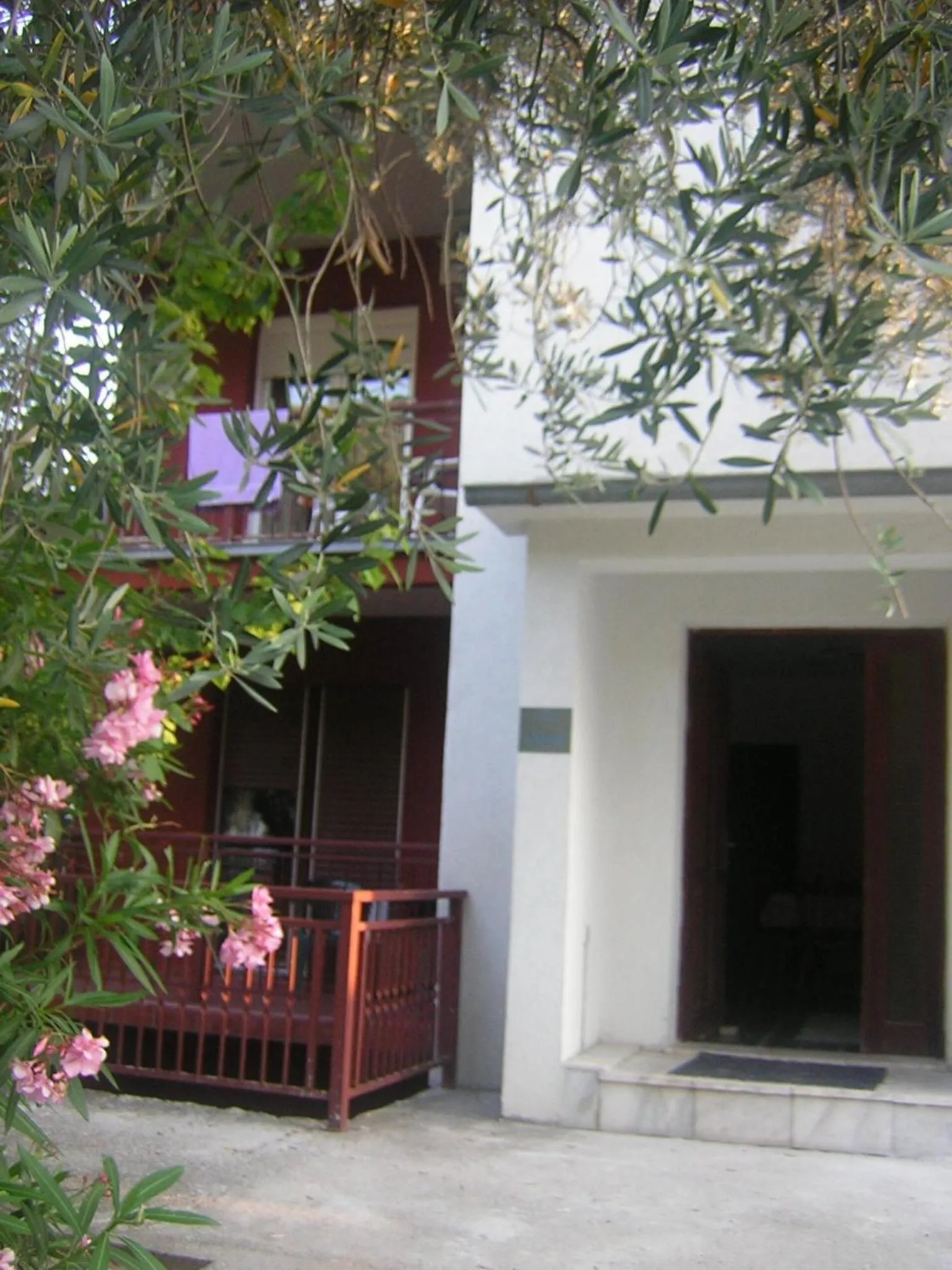 Facade/entrance in Lazar Apartments