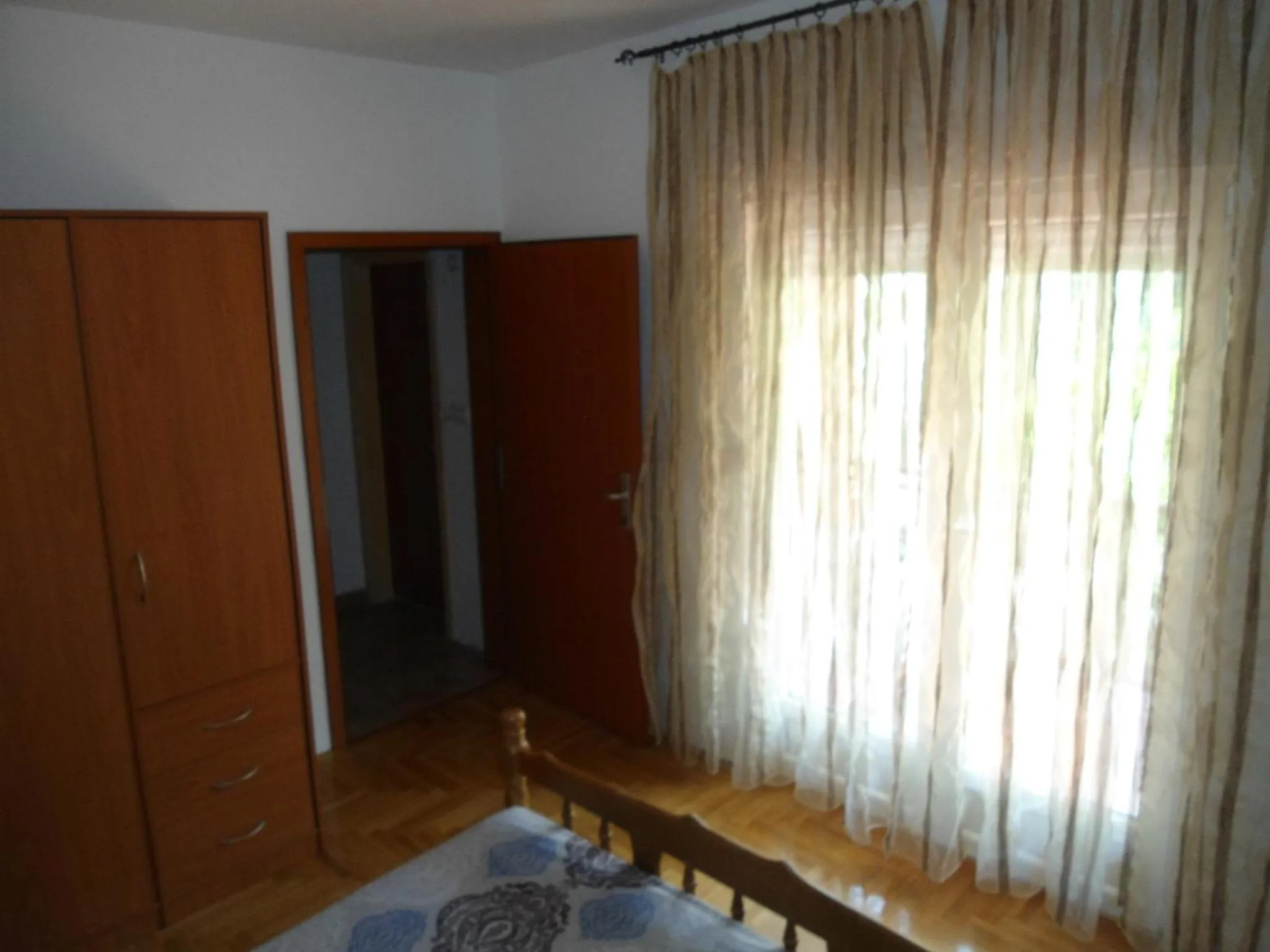 Decorative detail, Bed in Lazar Apartments