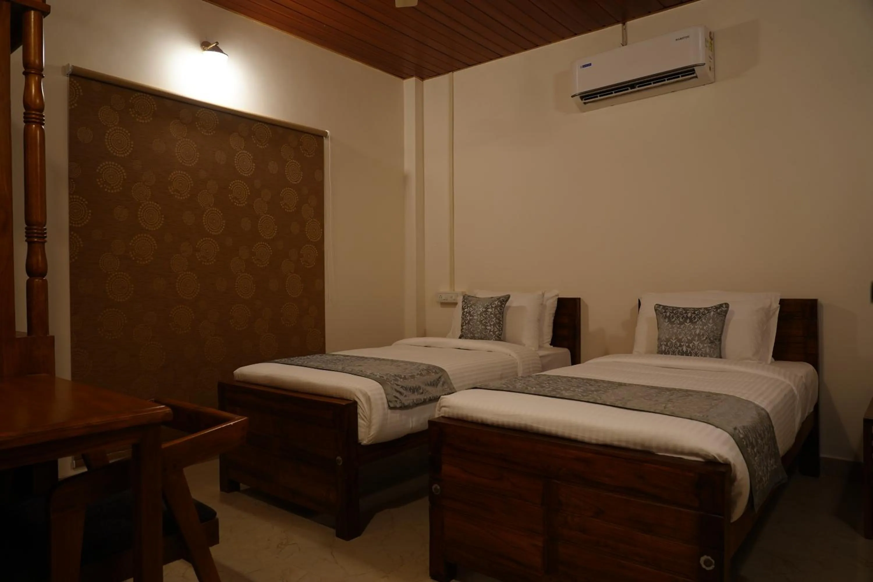 Photo of the whole room, Bed in Alfred Place