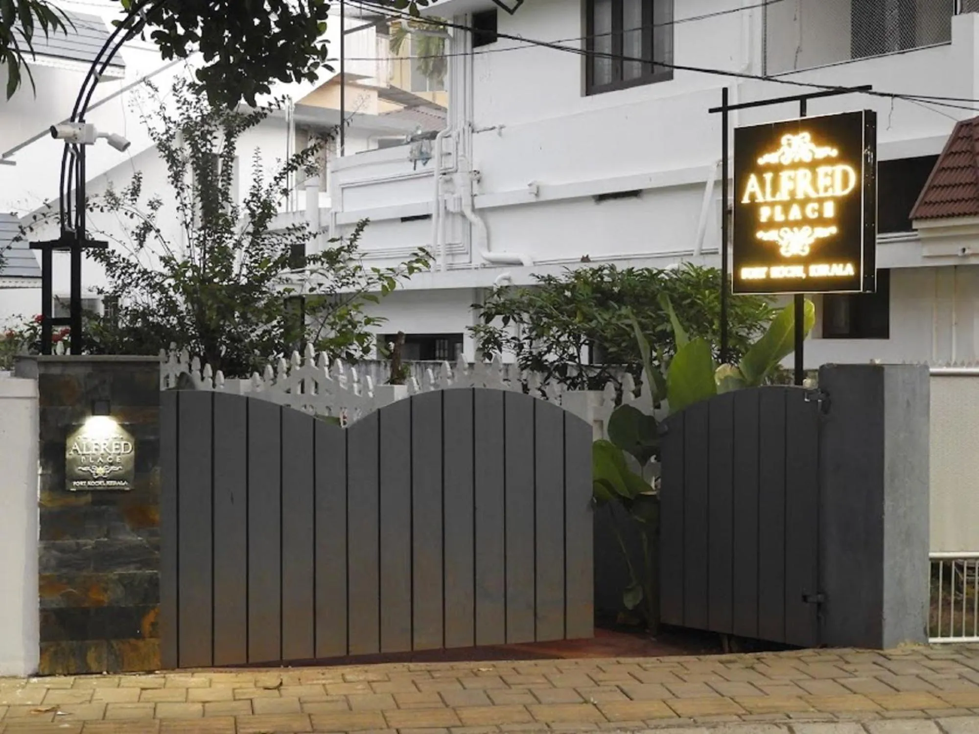 Facade/entrance in Alfred Place