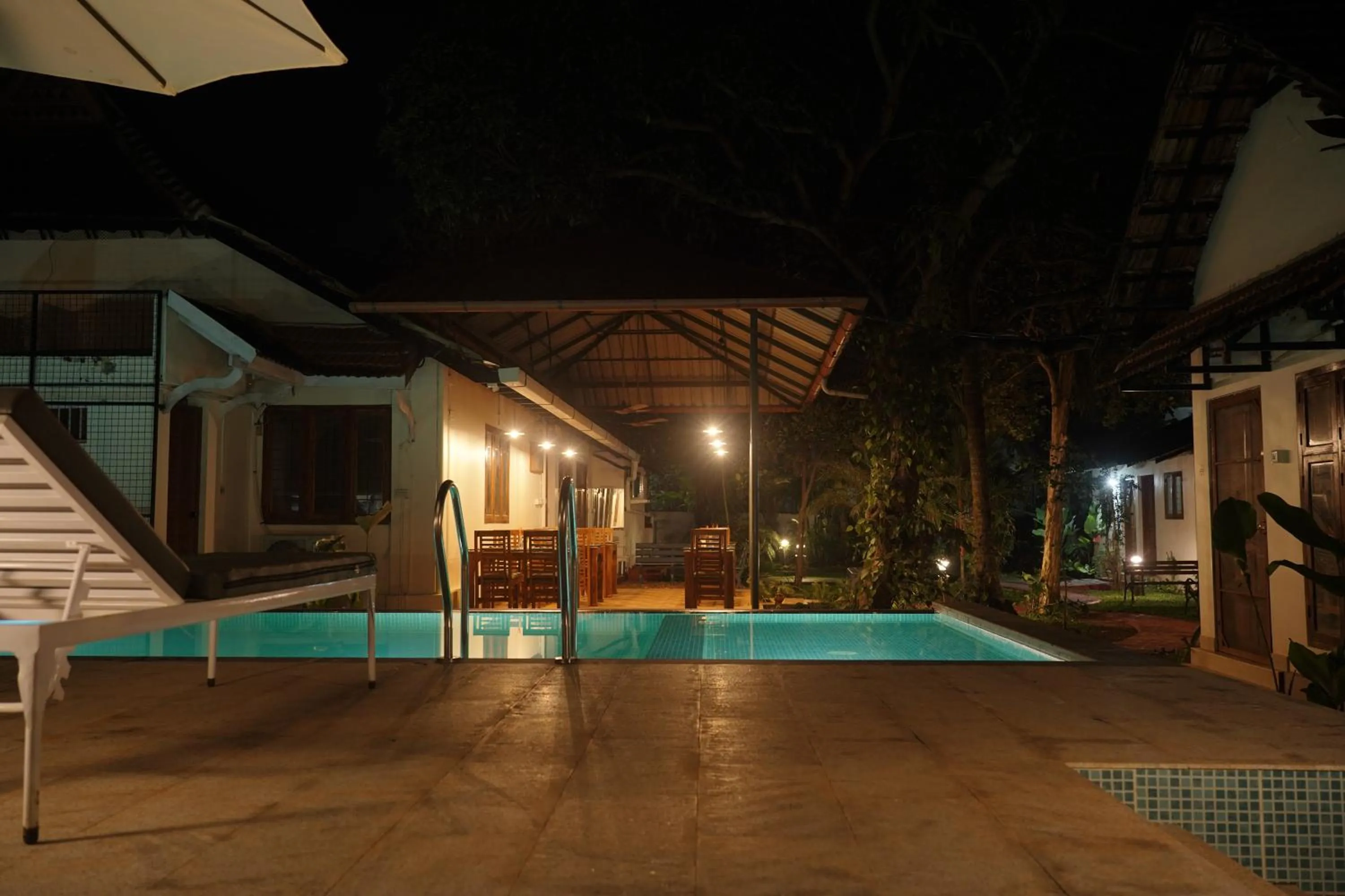 Swimming pool in Alfred Place