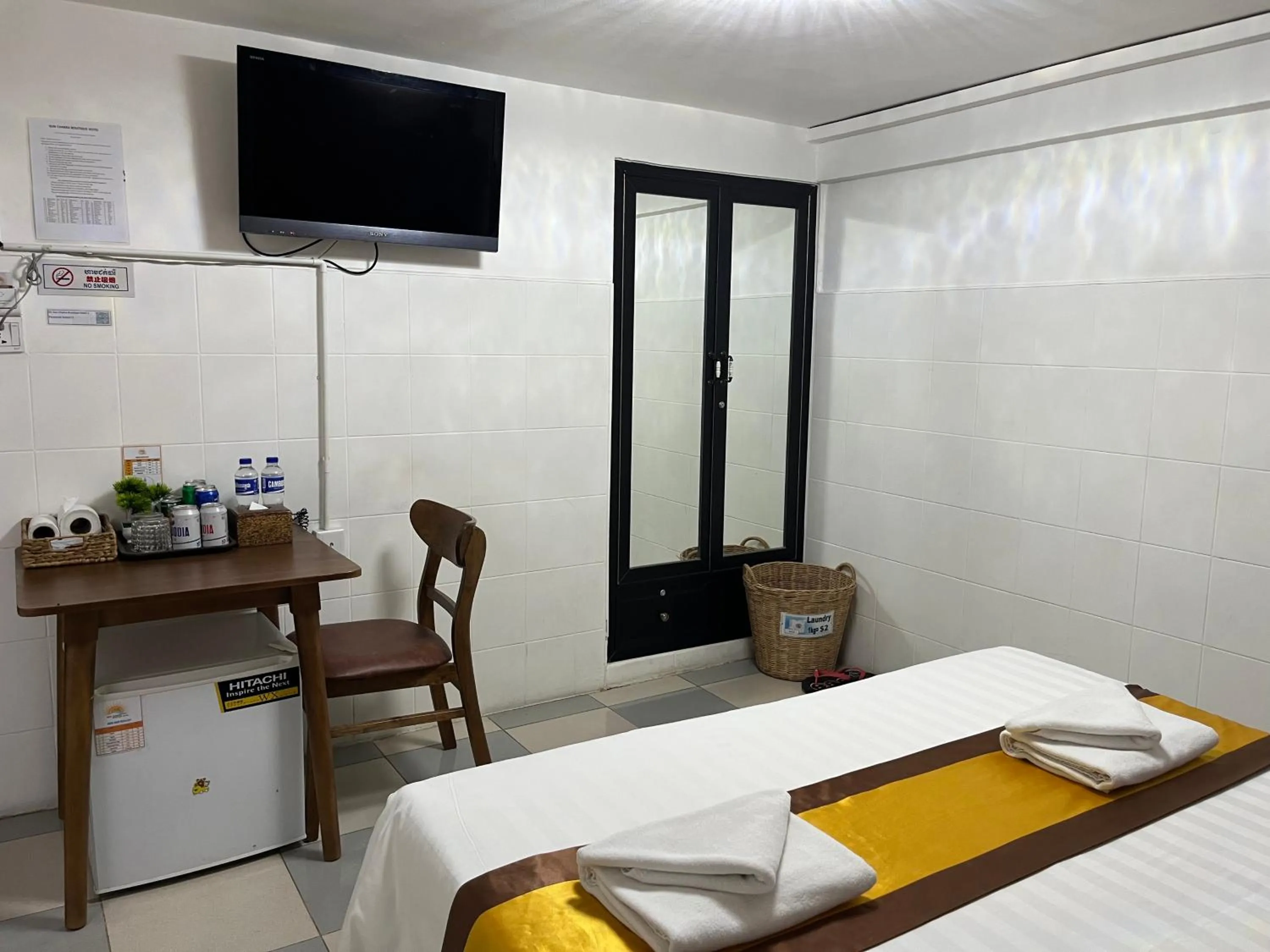 TV and multimedia, Bed in Sun Chakra Boutique Hotel - 50m to Museum & Royal Palace & Walking street