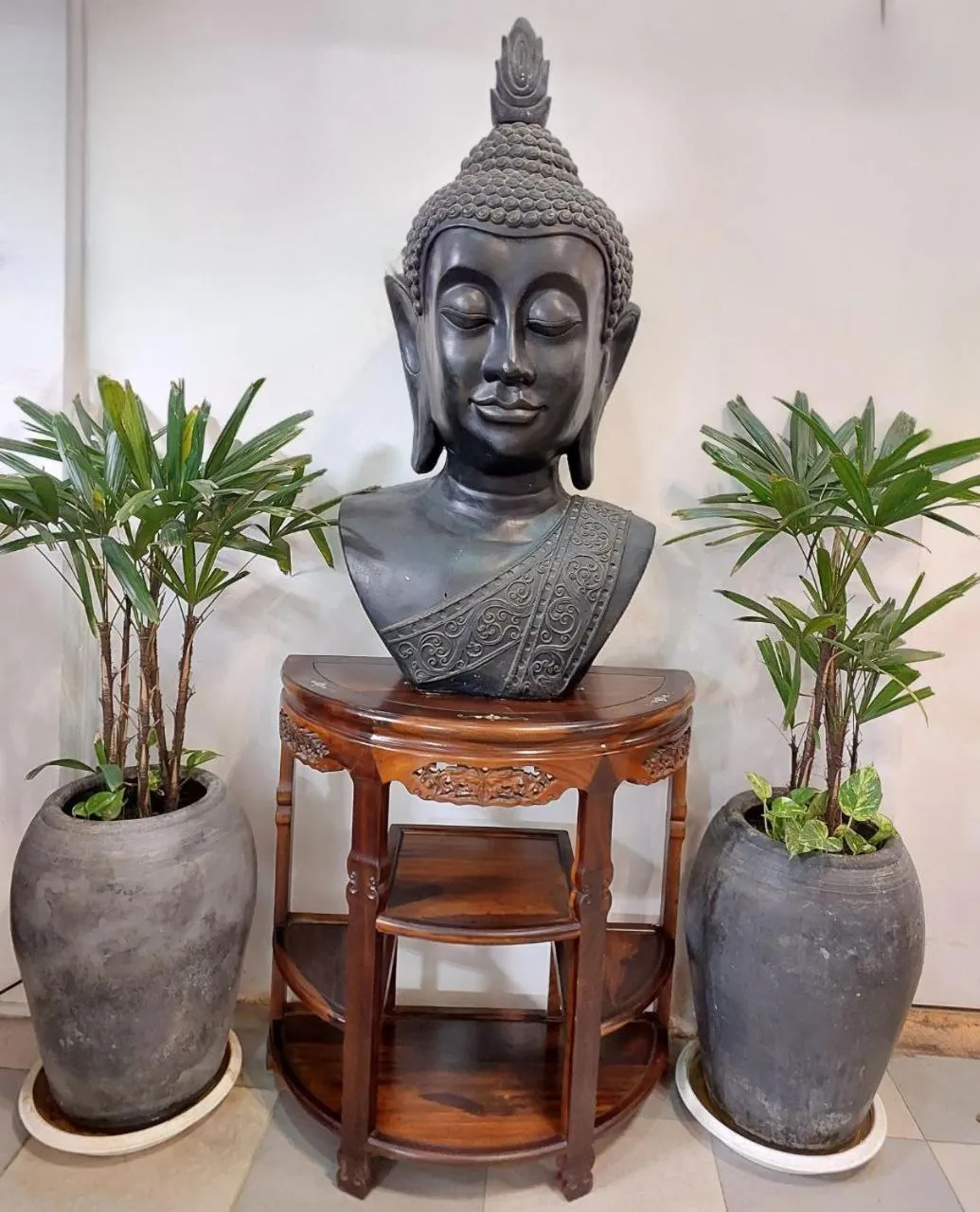 Garden in Sun Chakra Boutique Hotel - 50m to Museum & Royal Palace & Walking street