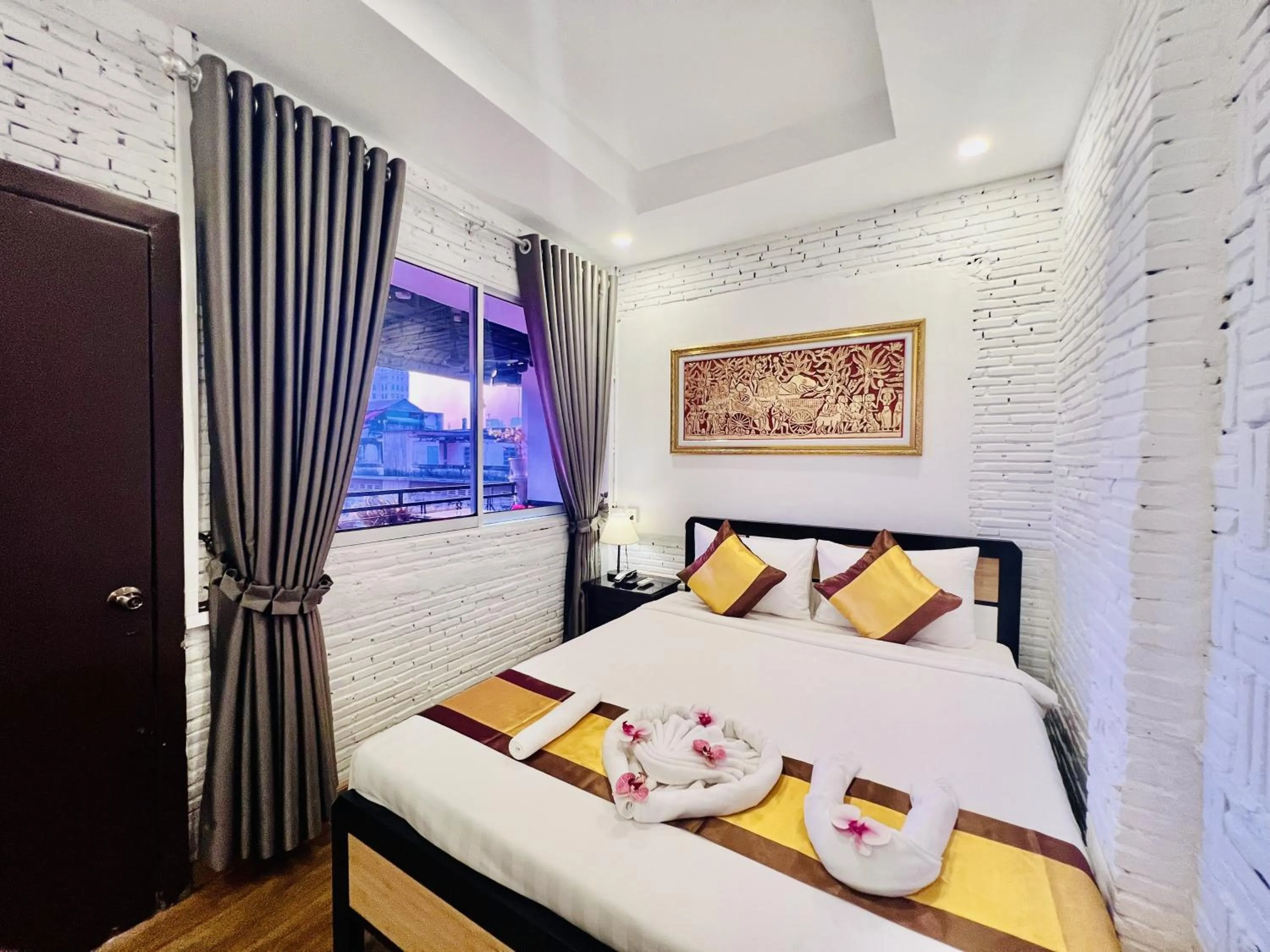 Bedroom, Bed in Sun Chakra Boutique Hotel - 50m to Museum & Royal Palace & Walking street