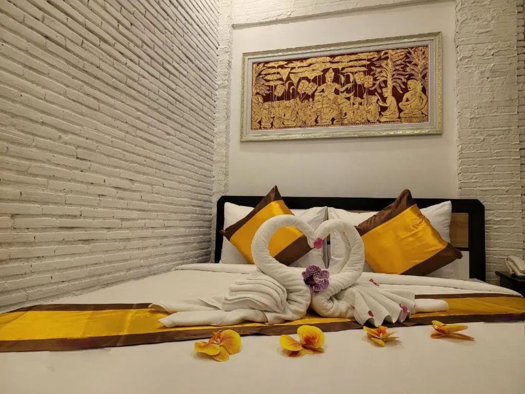 Bed in Sun Chakra Boutique Hotel - 50m to Museum & Royal Palace & Walking street
