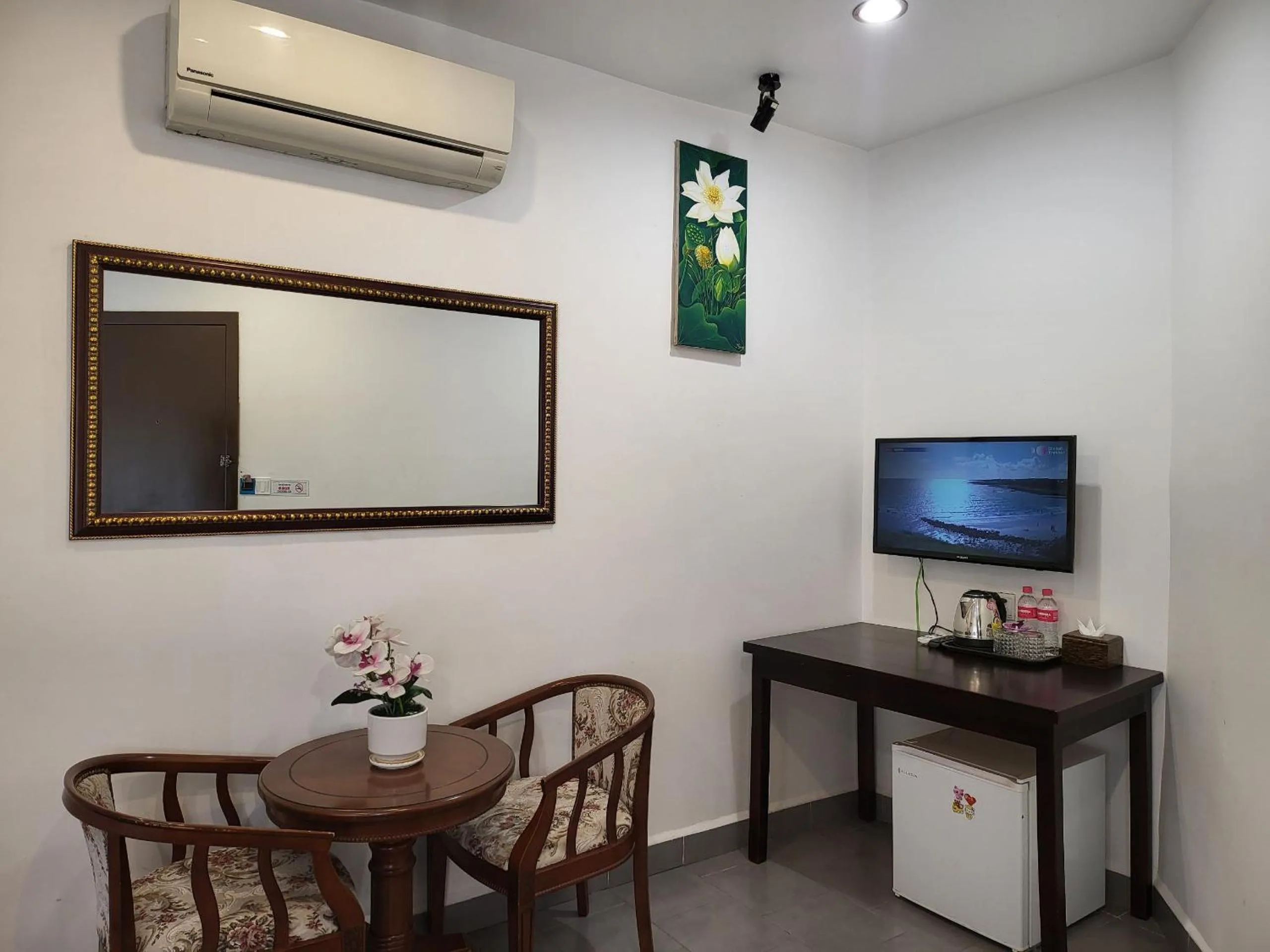 TV and multimedia in Sun Chakra Boutique Hotel - 50m to Museum & Royal Palace & Walking street