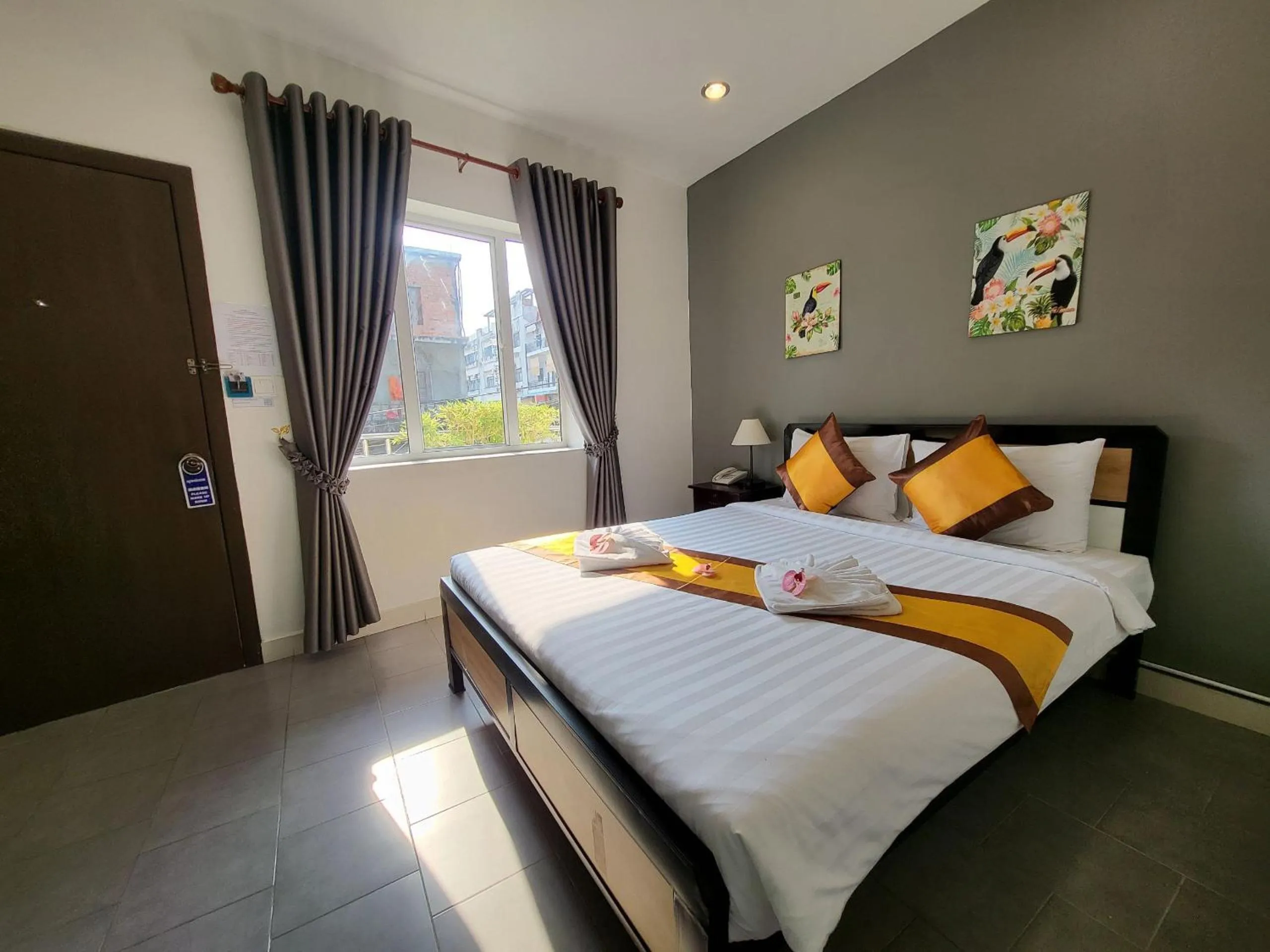 Bed in Sun Chakra Boutique Hotel - 50m to Museum & Royal Palace & Walking street