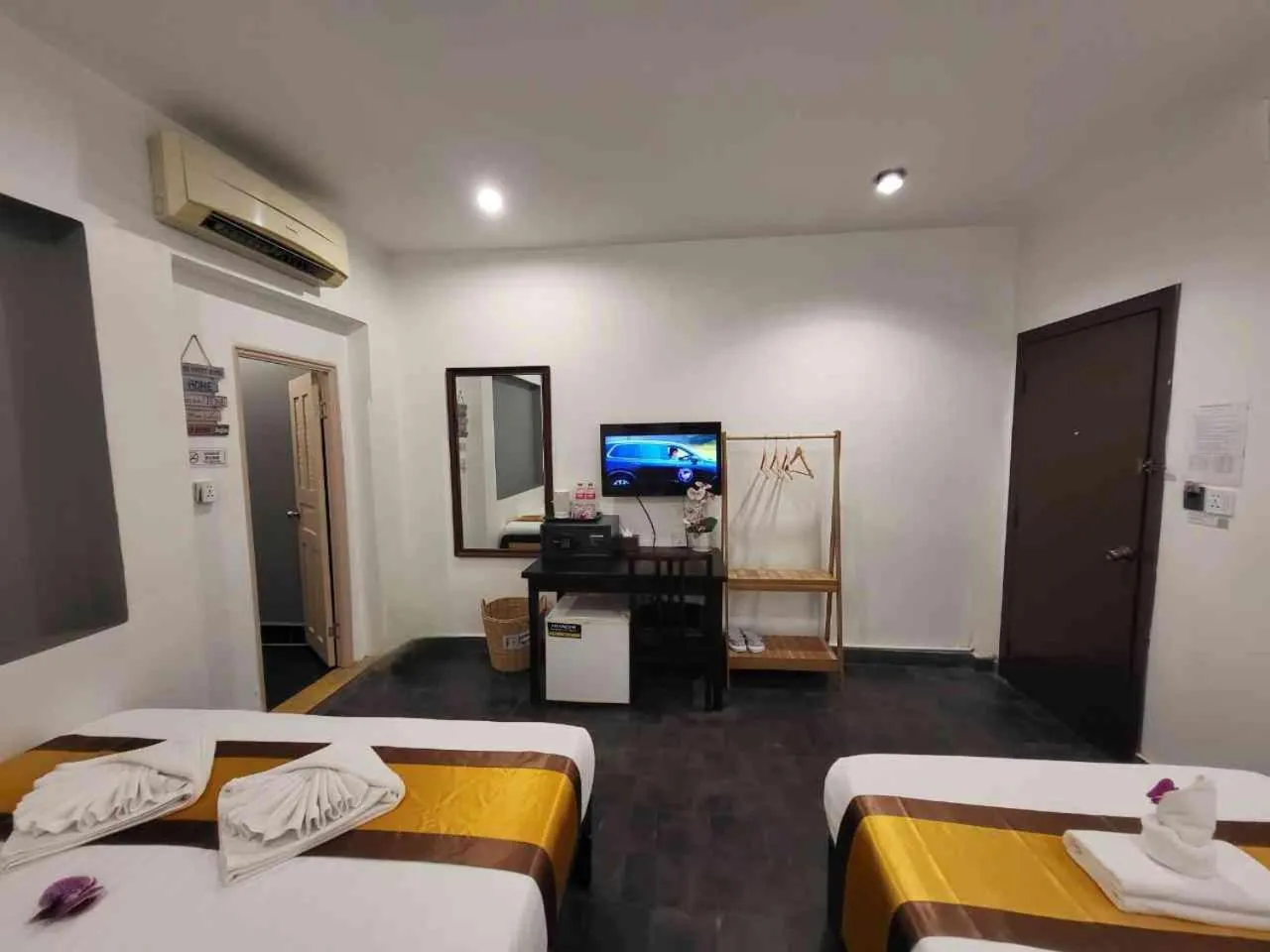 Photo of the whole room, Bed in Sun Chakra Boutique Hotel - 50m to Museum & Royal Palace & Walking street