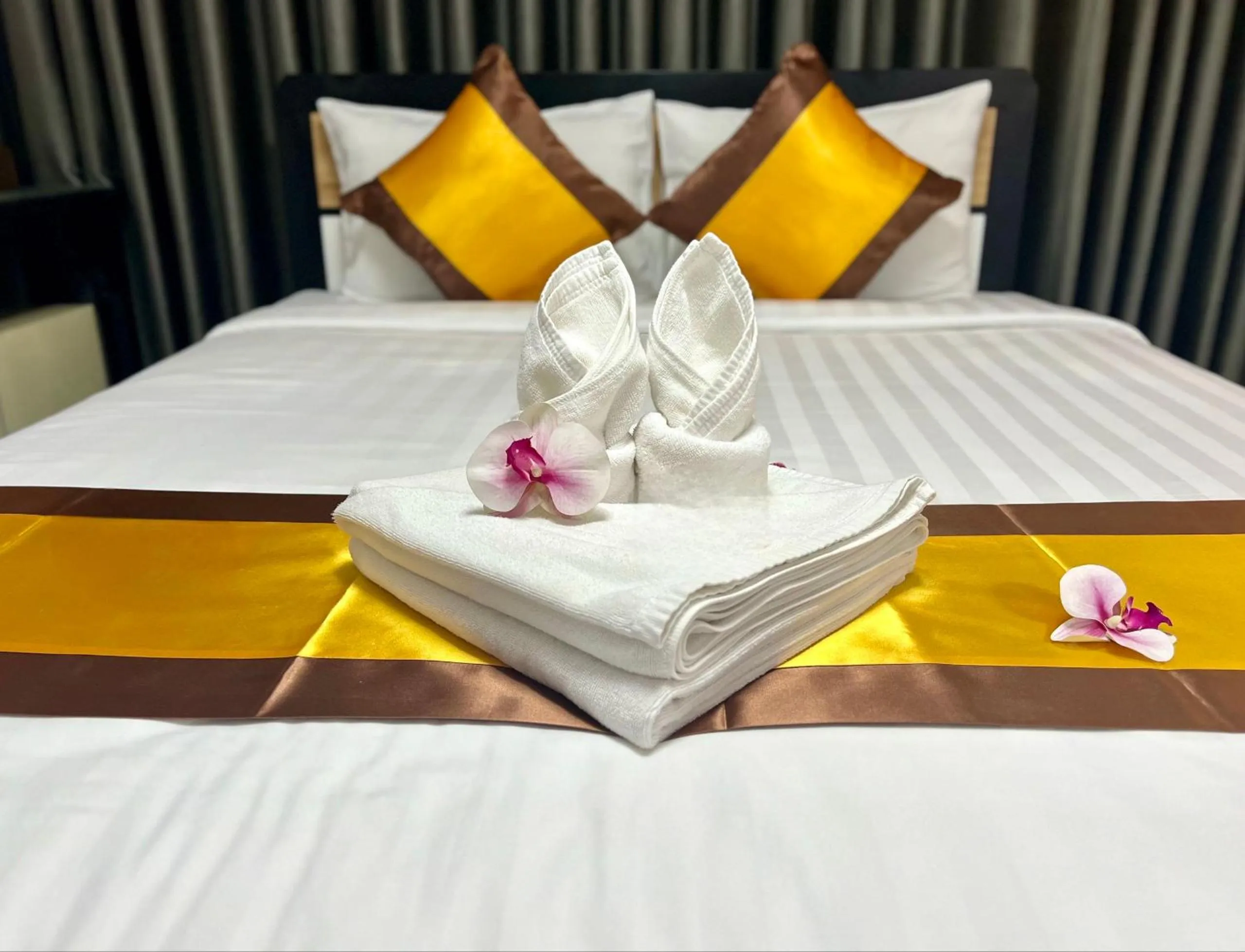Bed in Sun Chakra Boutique Hotel - 50m to Museum & Royal Palace & Walking street