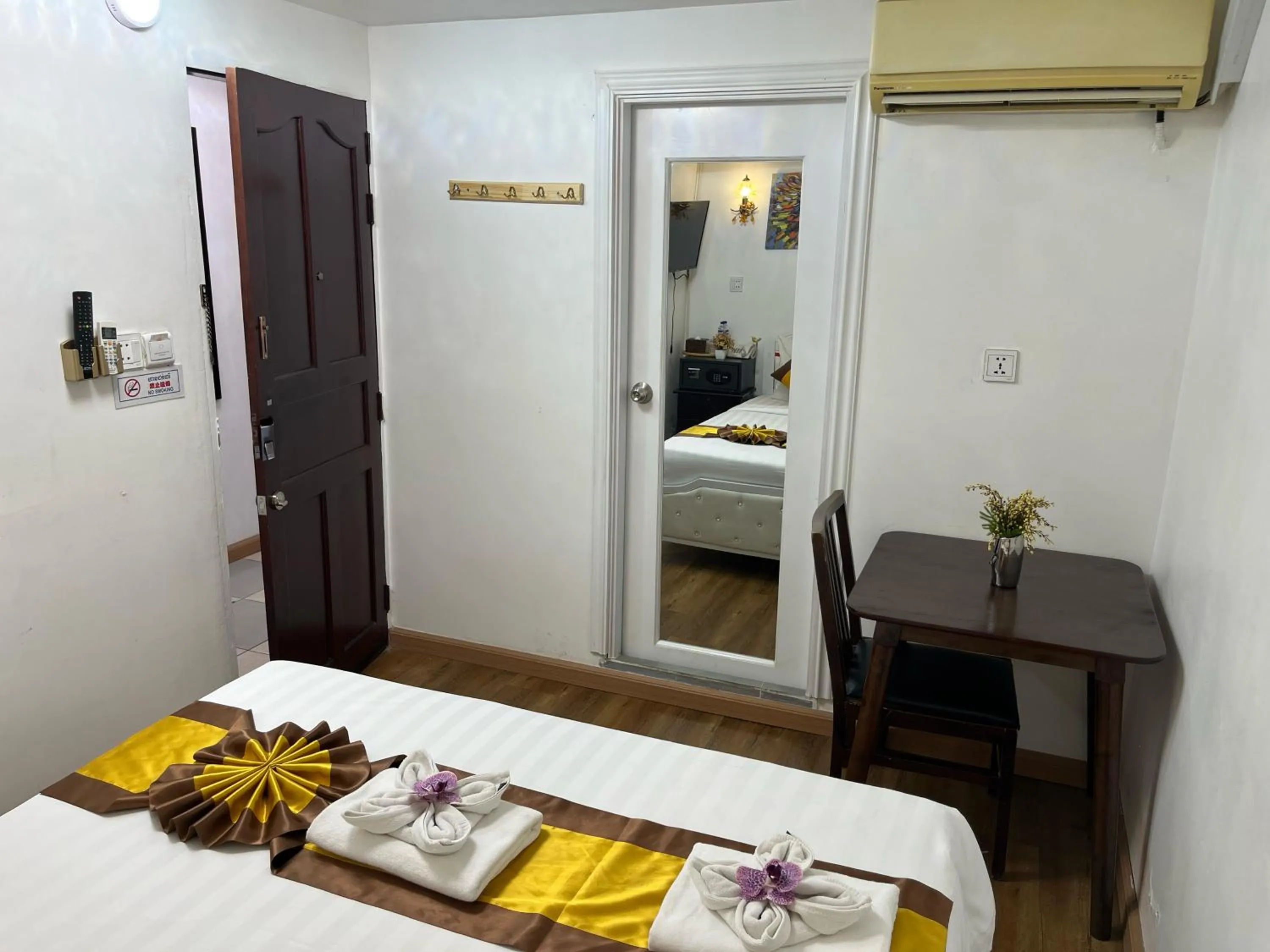 Bed in Sun Chakra Boutique Hotel - 50m to Museum & Royal Palace & Walking street