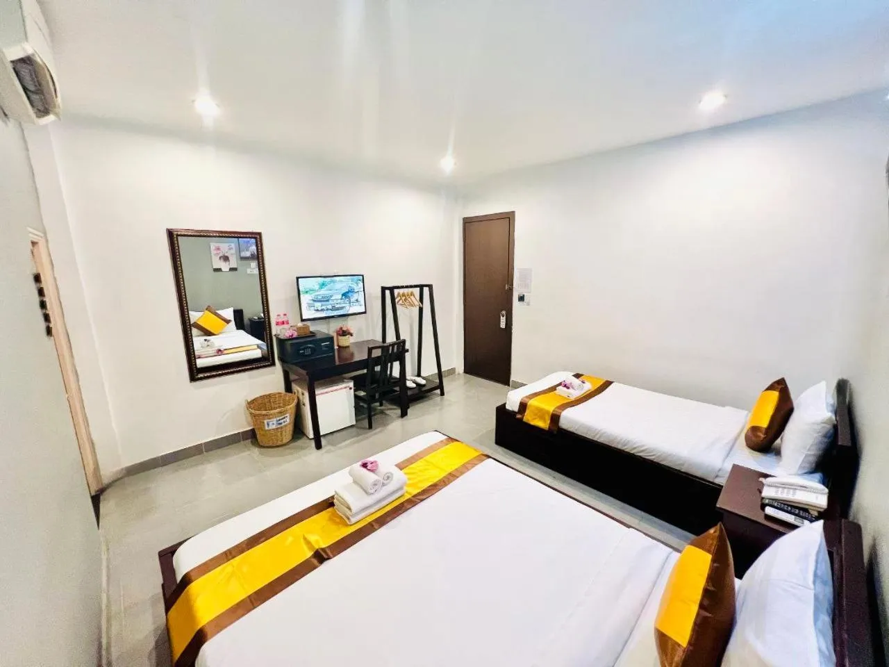 Photo of the whole room, Bed in Sun Chakra Boutique Hotel - 50m to Museum & Royal Palace & Walking street