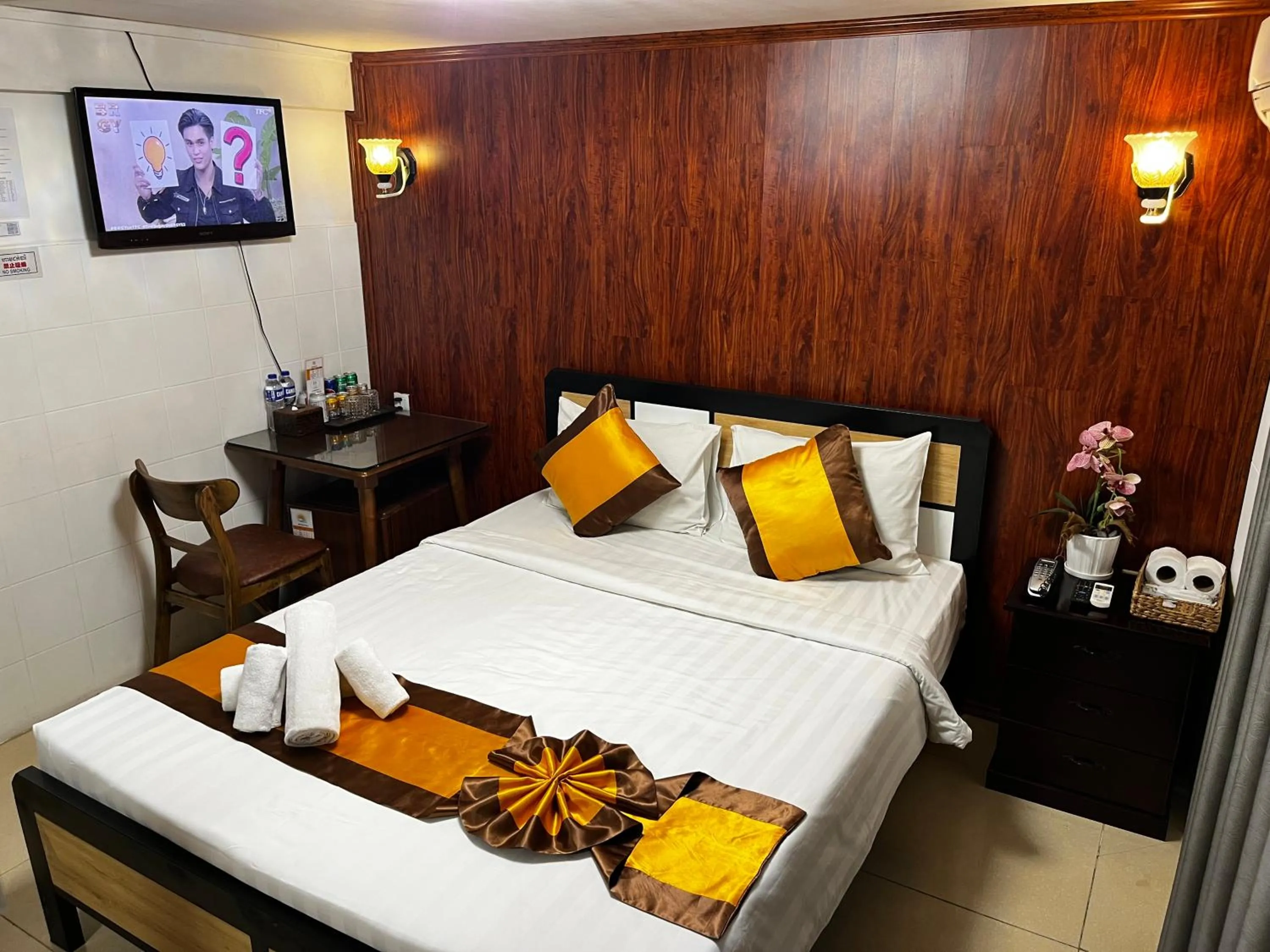 Bed in Sun Chakra Boutique Hotel - 50m to Museum & Royal Palace & Walking street