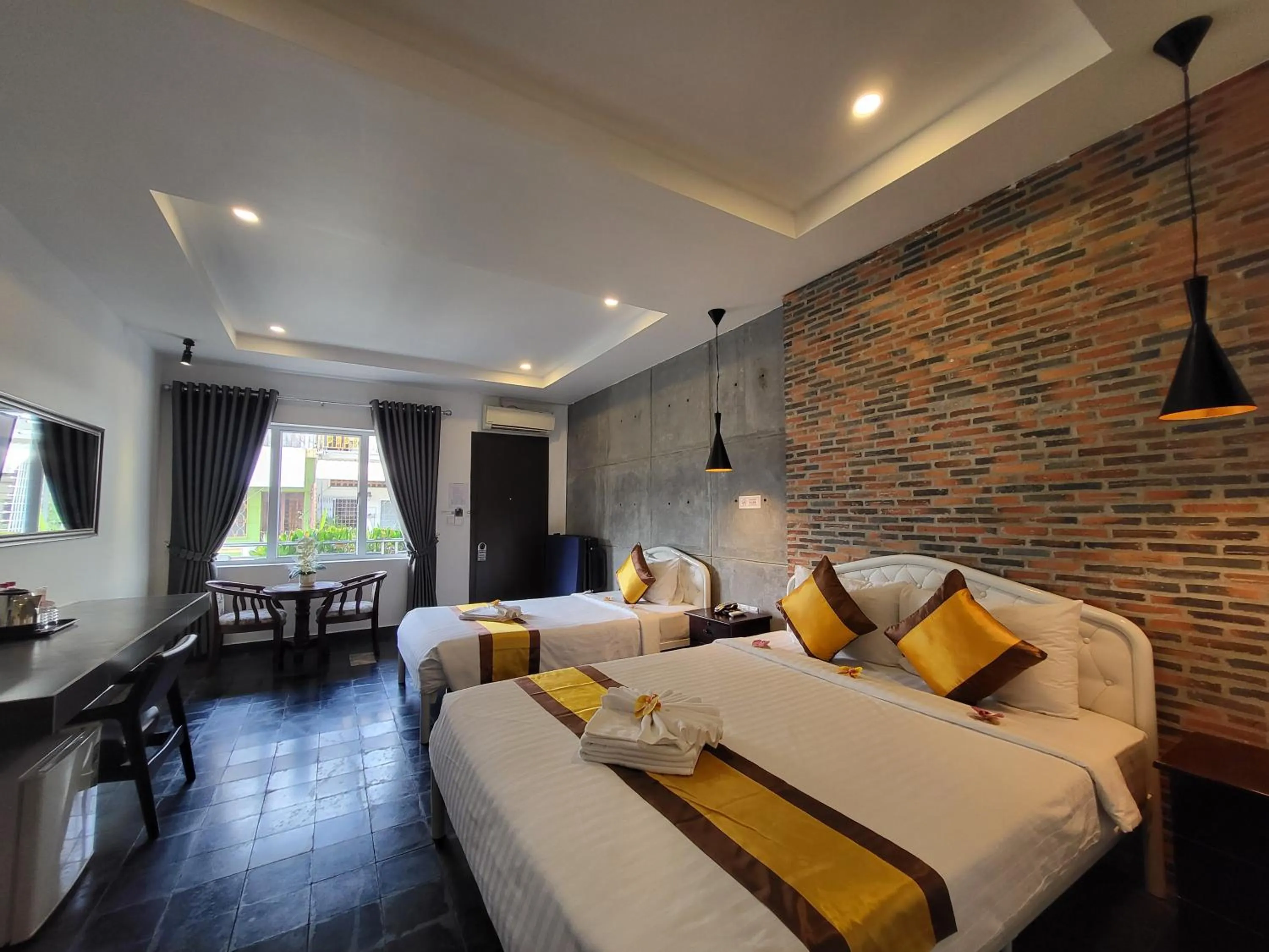 Bedroom, Bed in Sun Chakra Boutique Hotel - 50m to Museum & Royal Palace & Walking street