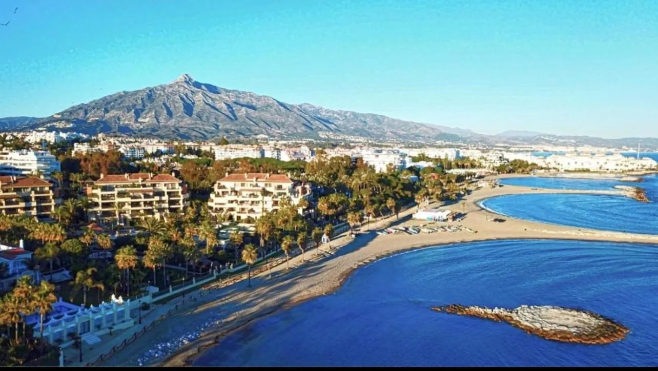 Incredible luxury location in Puerto Banús beach for families