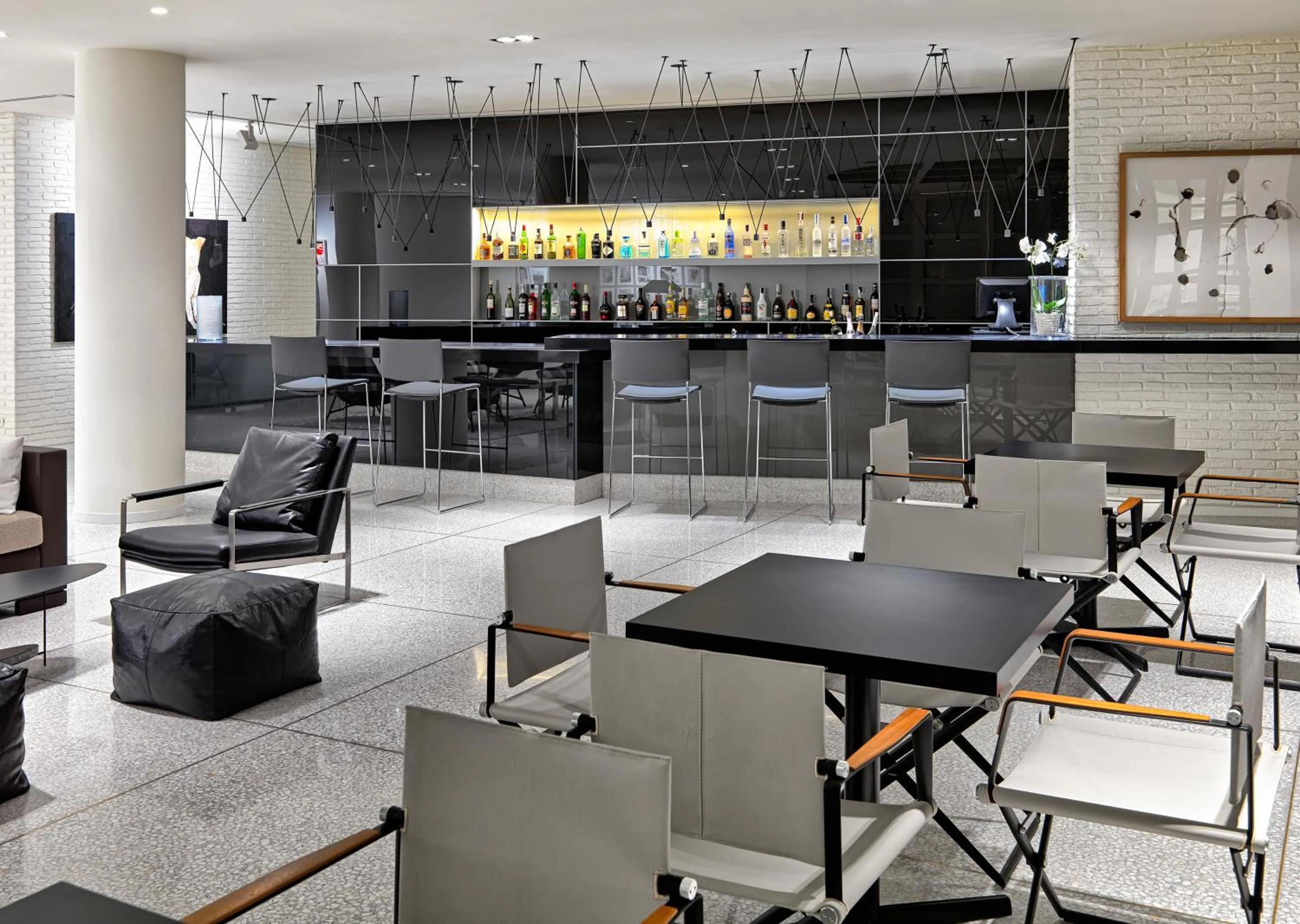 Restaurant/places to eat in H10 Art Gallery 4* Sup