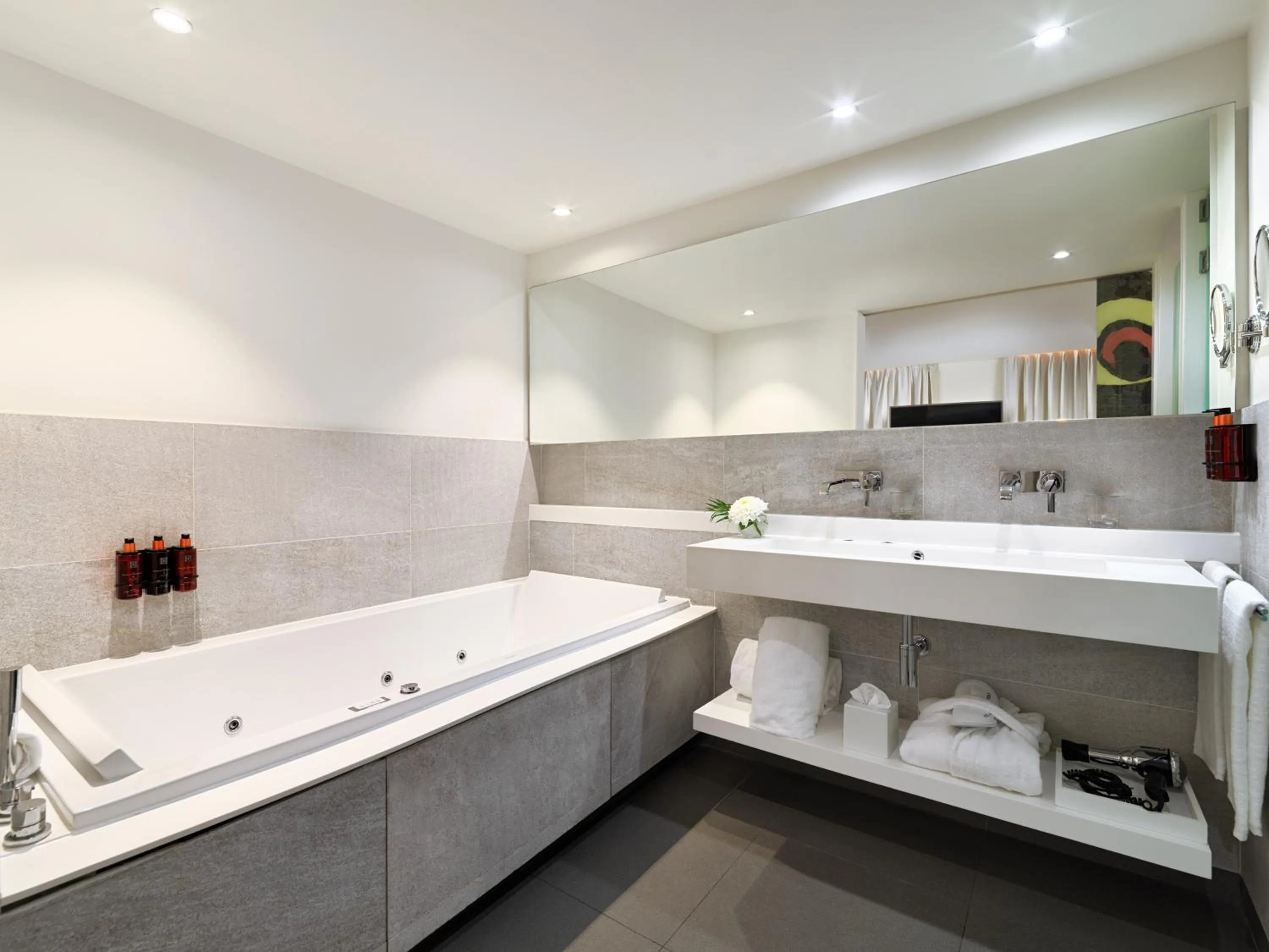 Bathroom in H10 Art Gallery 4* Sup