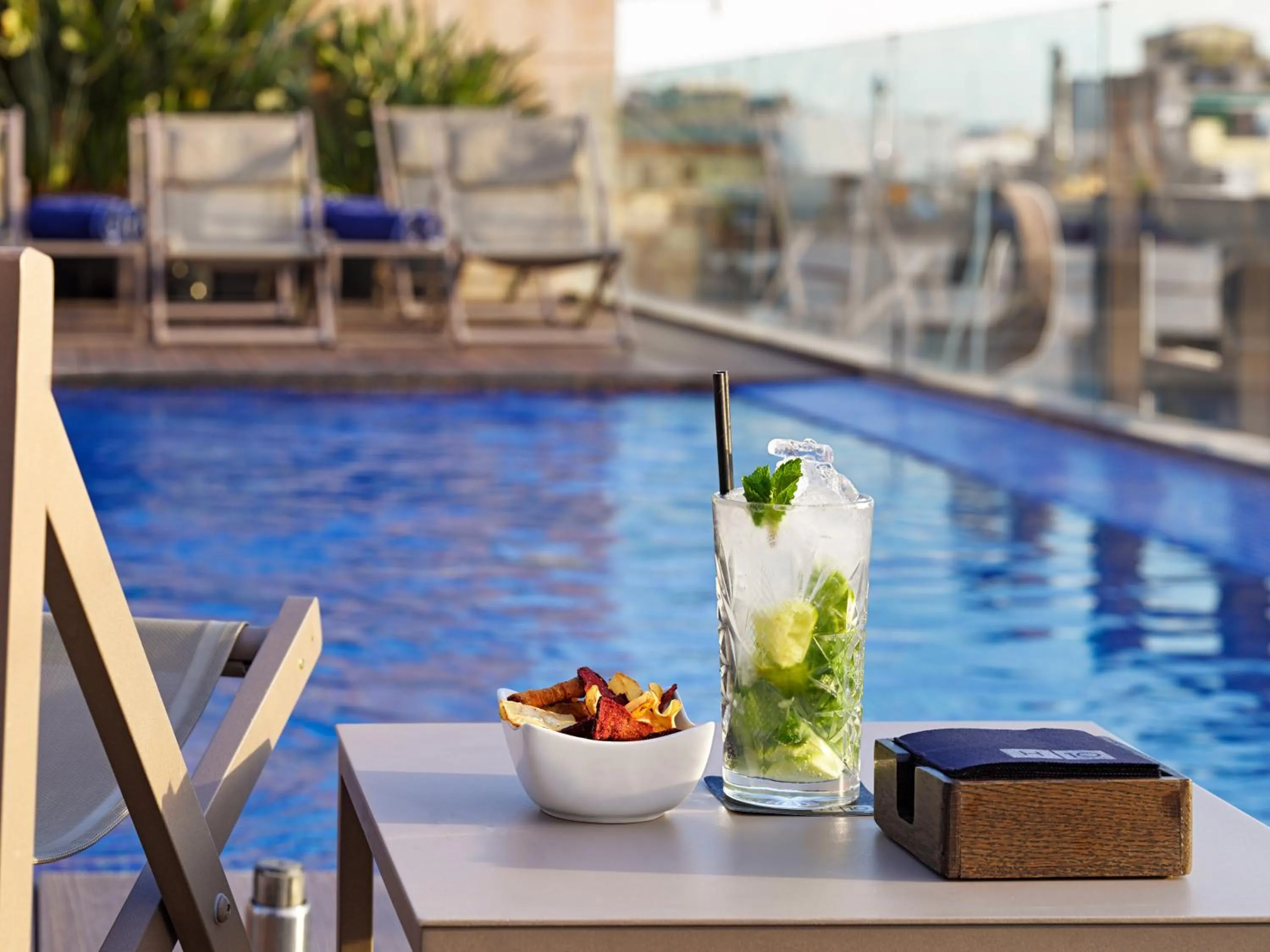 Swimming pool in H10 Art Gallery 4* Sup