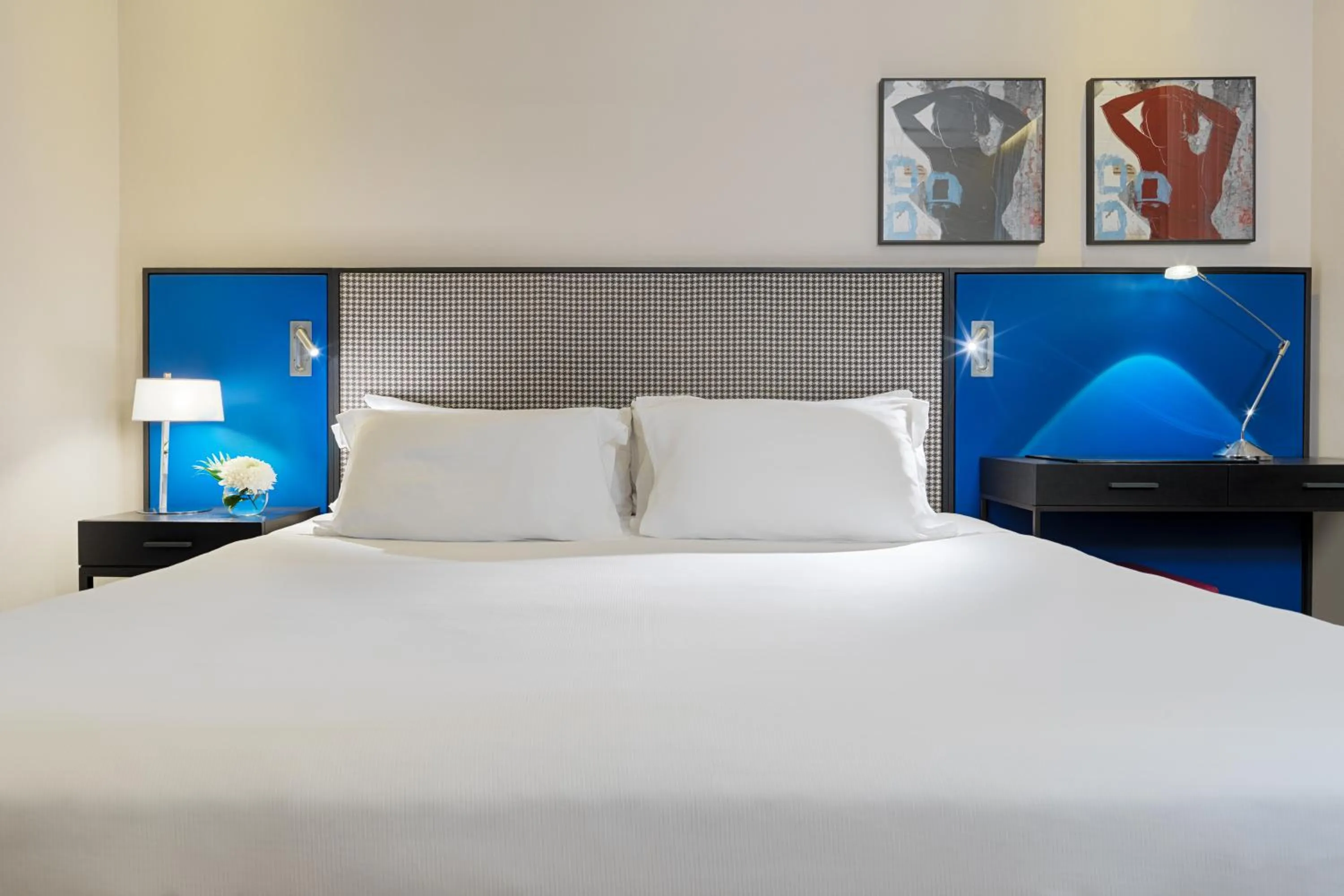 Bed in H10 Art Gallery 4* Sup